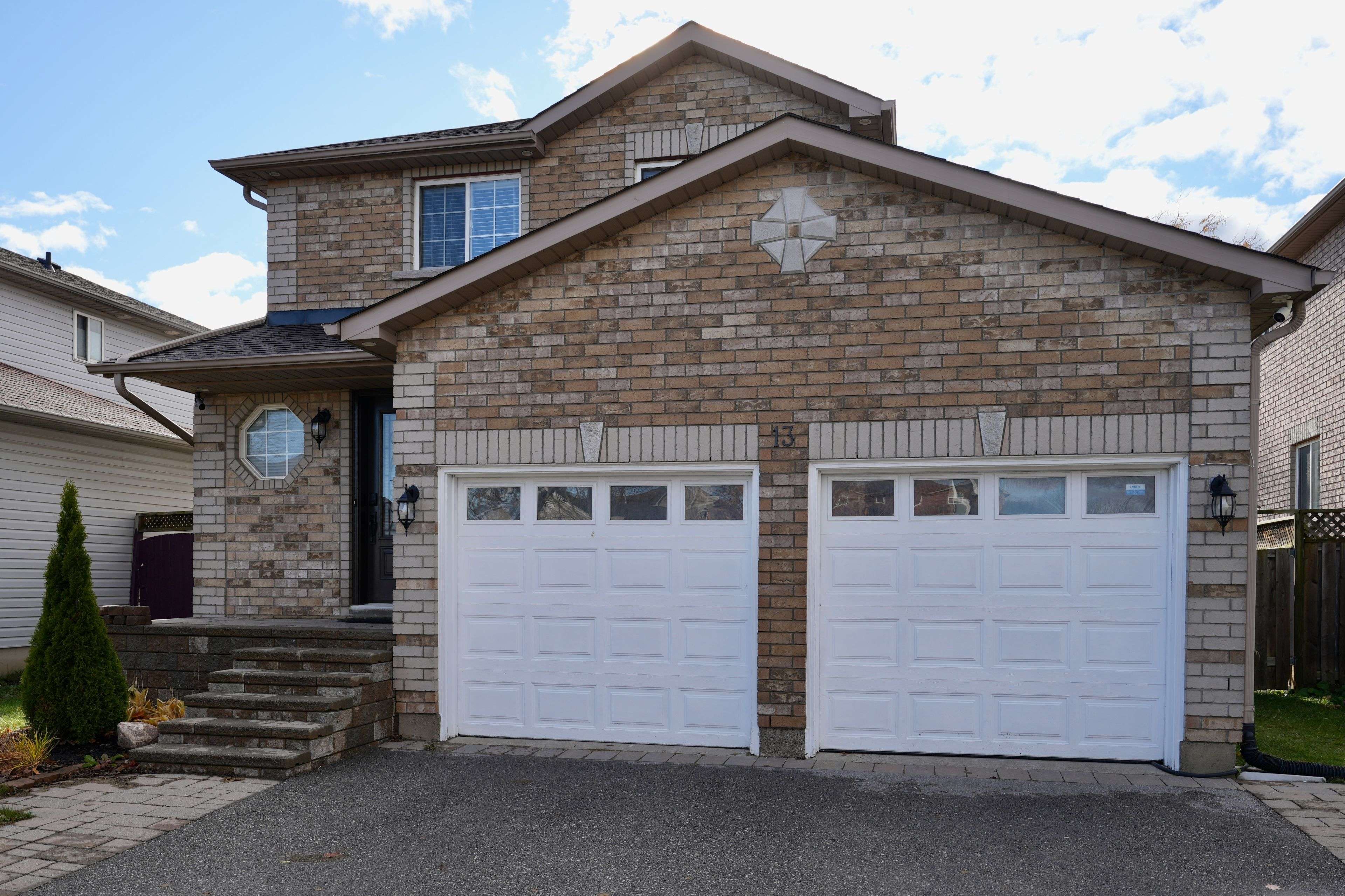 Barrie, ON L4N 0S3,13 Benjamin LN