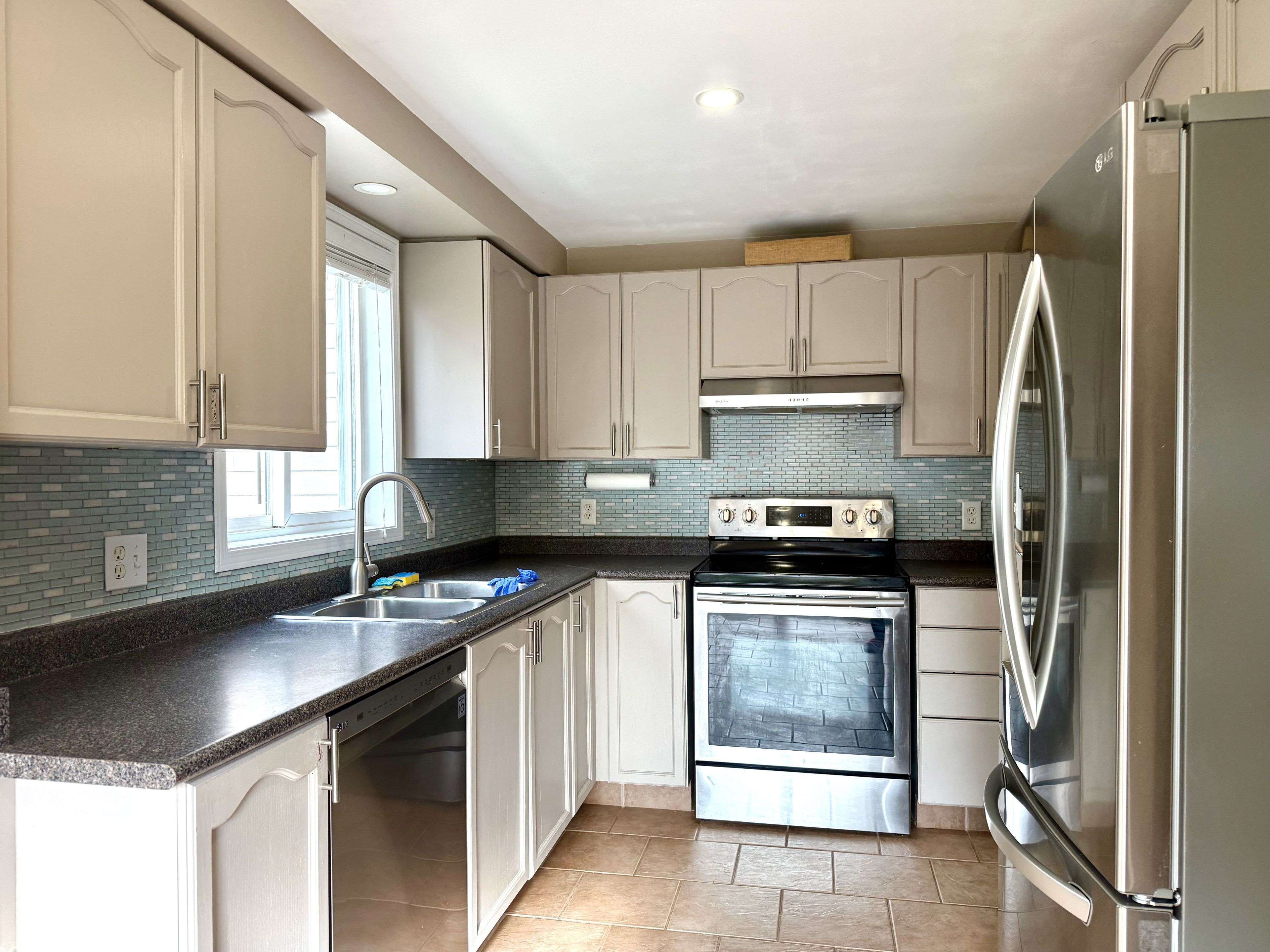 Barrie, ON L4N 0S3,13 Benjamin LN