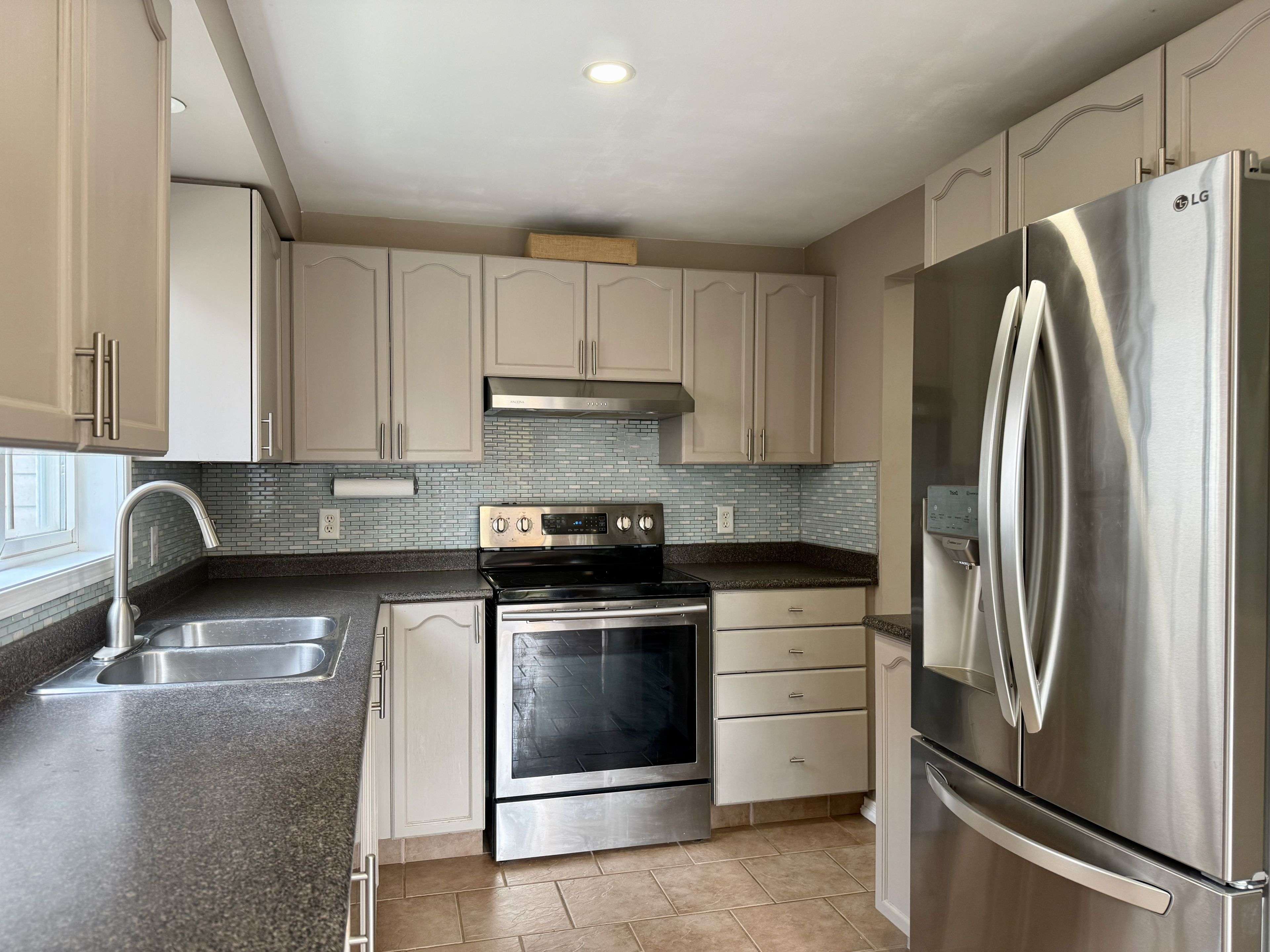 Barrie, ON L4N 0S3,13 Benjamin LN