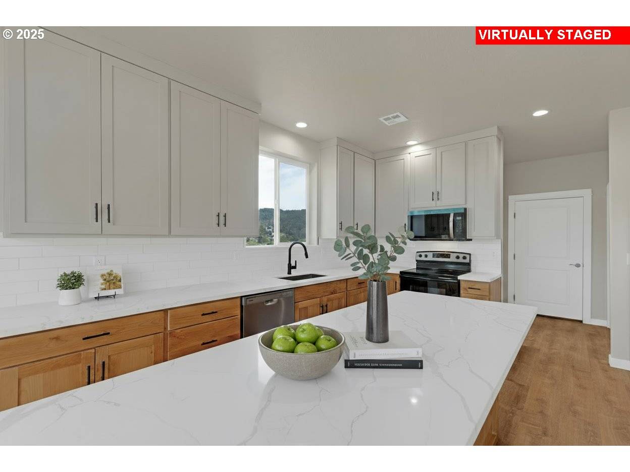 Sutherlin, OR 97479,845 FOREST HEIGHTS ST