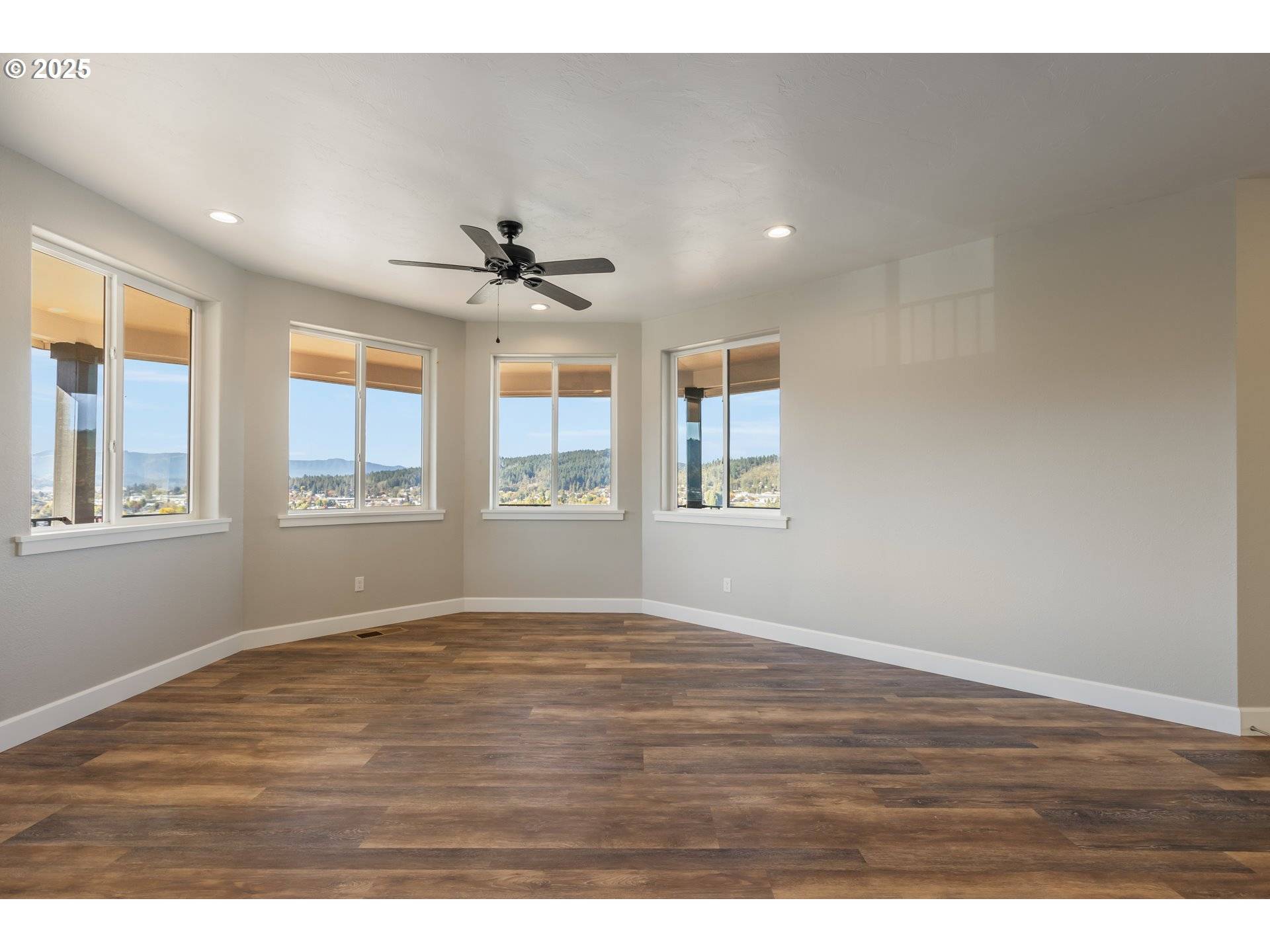 Sutherlin, OR 97479,662 BROOKS LOOP