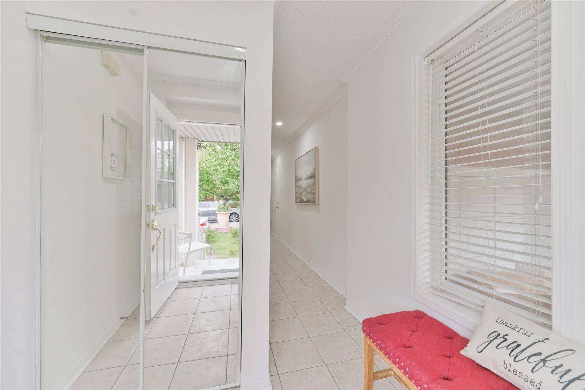 Toronto W04, ON M6M 5K8,7 Via Cassia DR