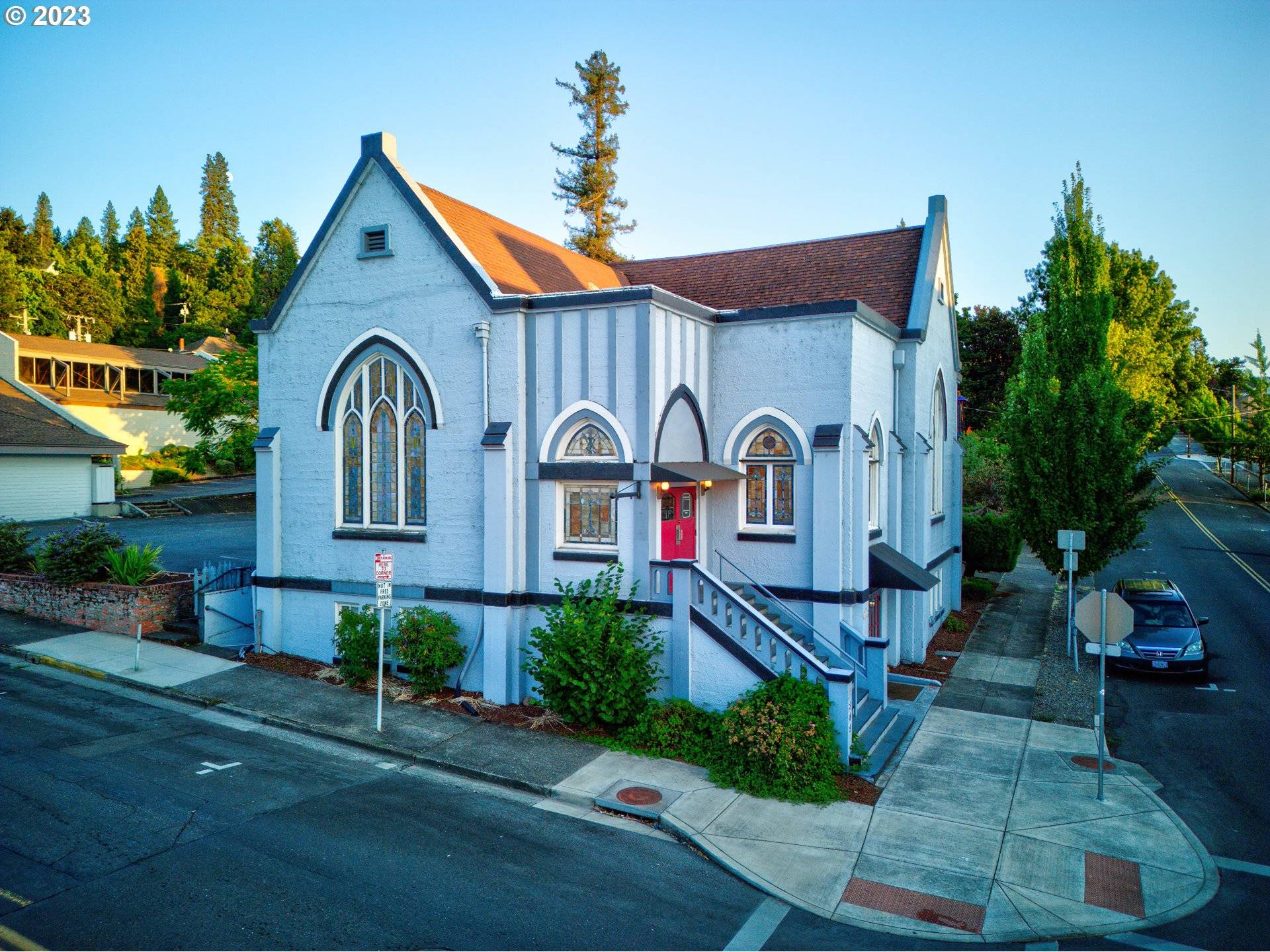 Roseburg, OR 97470,809 SE MAIN ST