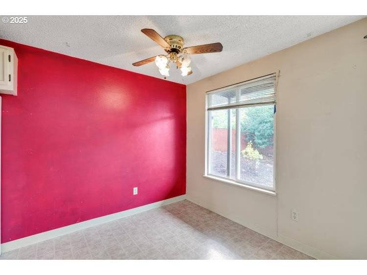 Gresham, OR 97080,159 SW FLORENCE AVE