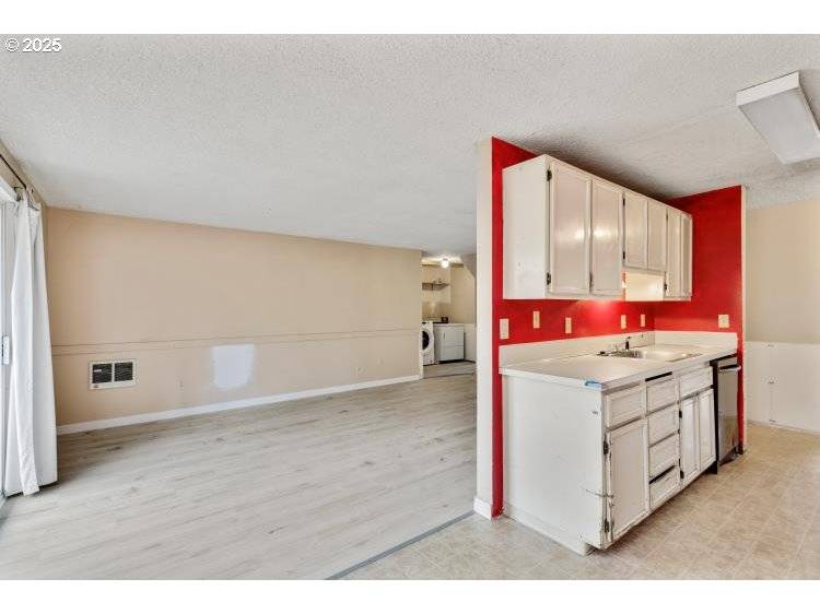 Gresham, OR 97080,159 SW FLORENCE AVE