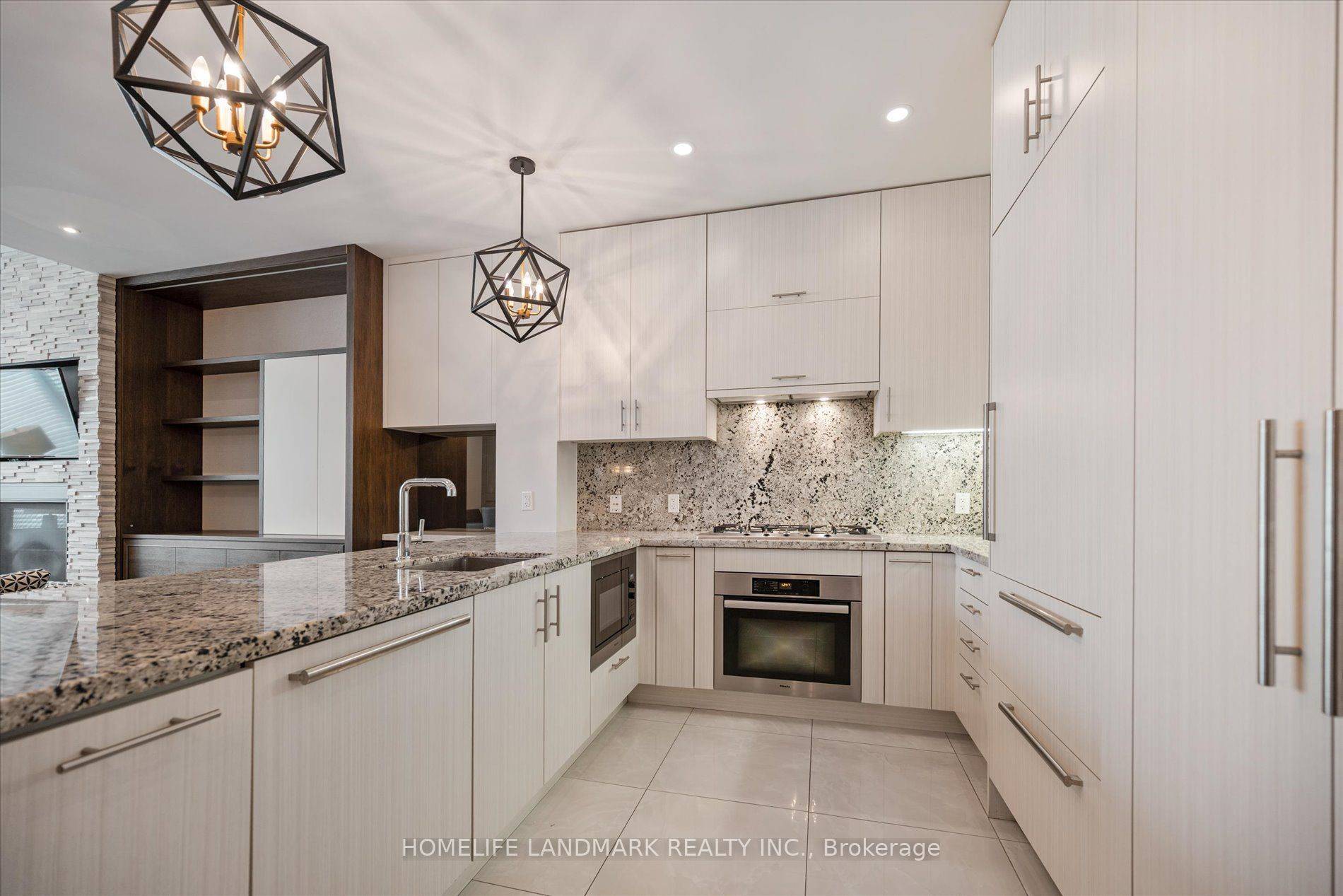 Toronto C08, ON M5E 0A4,29 Queens Quay E #TH102