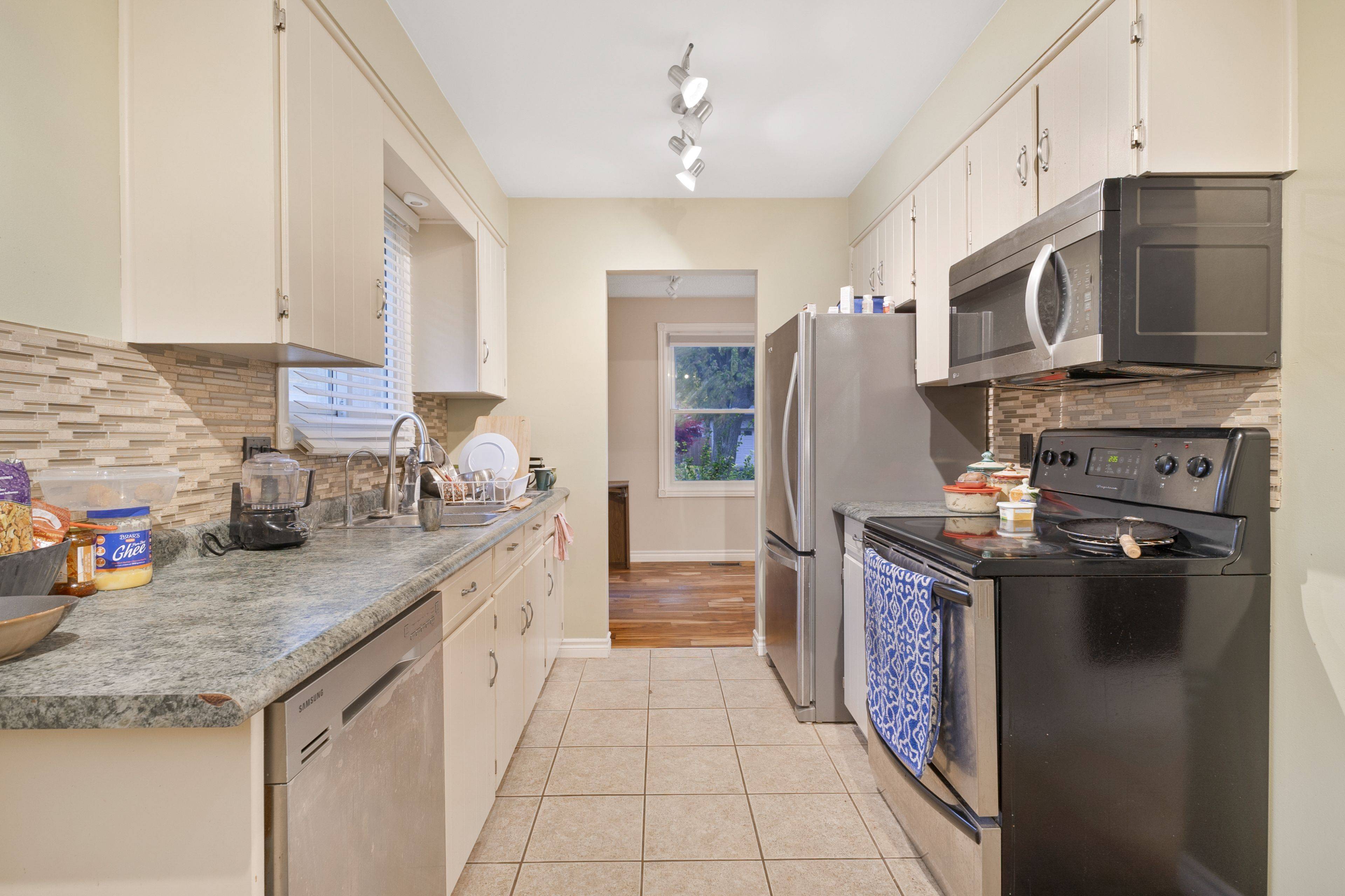 Niagara Falls, ON L2H 2G5,6190 CHARNWOOD AVE