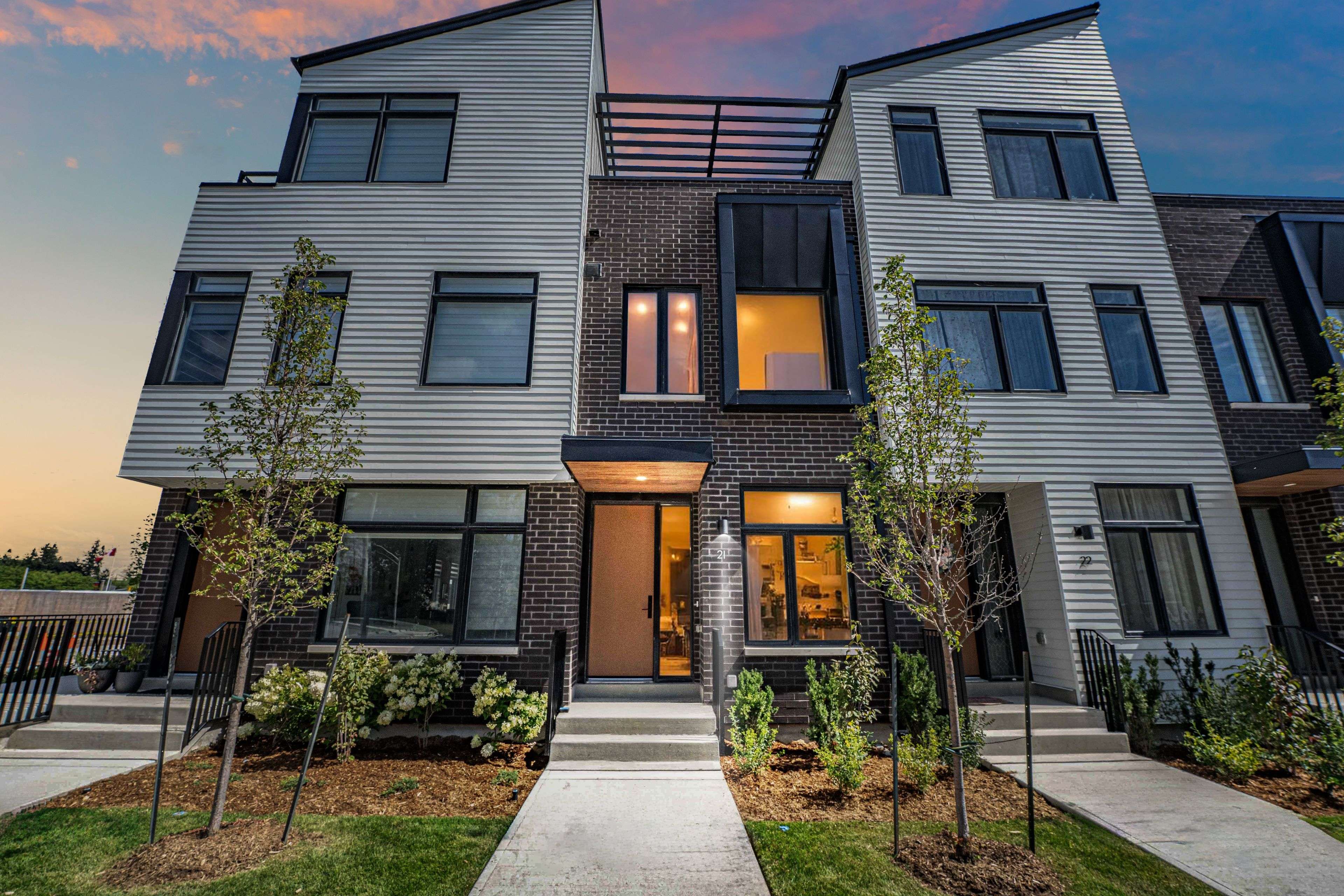 Mississauga, ON L5H 0B2,15 Lou Parsons WAY #21