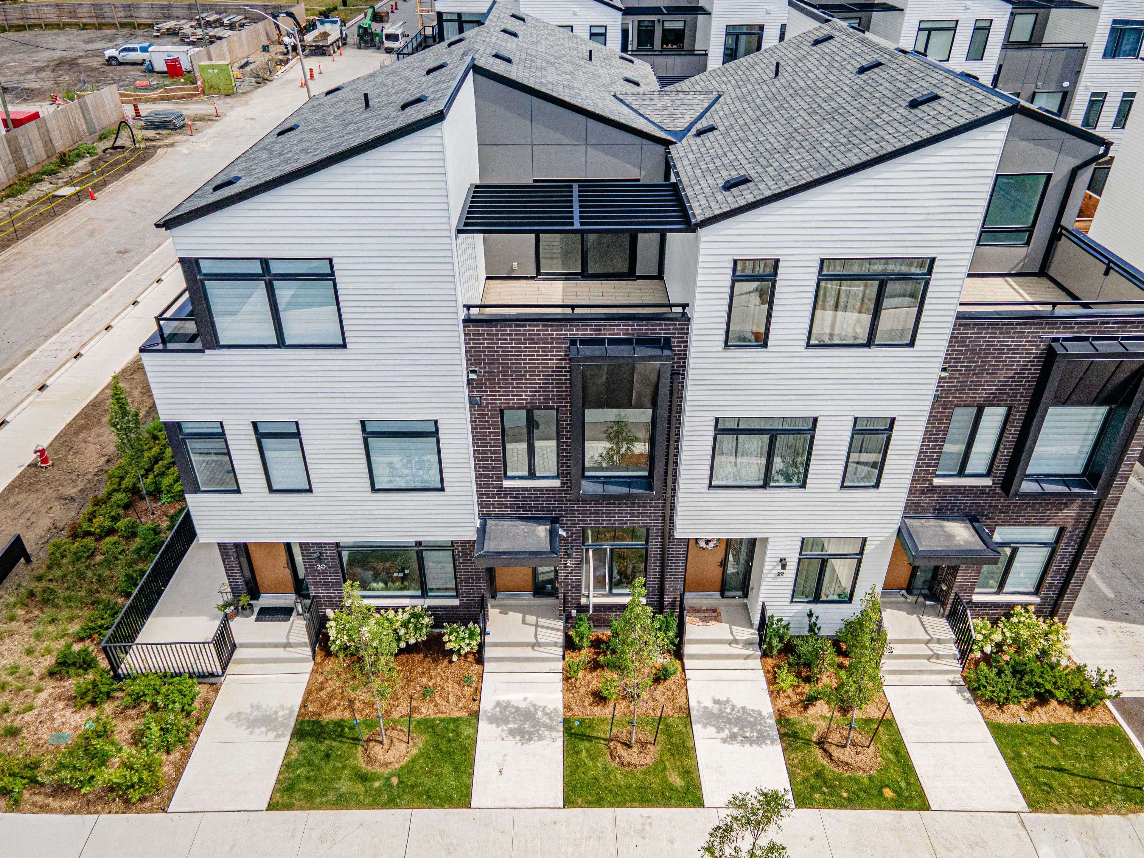 Mississauga, ON L5H 0B2,15 Lou Parsons WAY #21