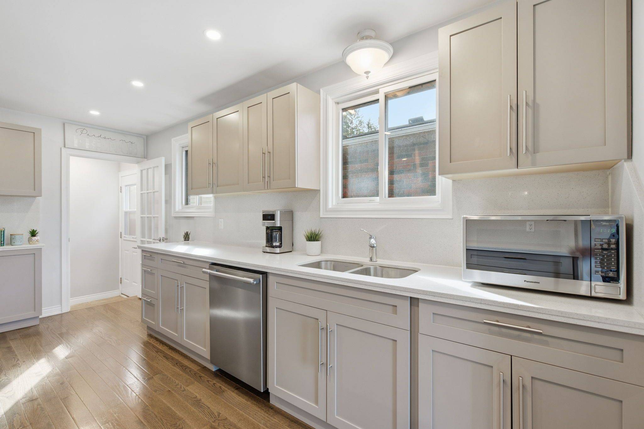 Hamilton, ON L9C 6R8,146 Lavina CRES