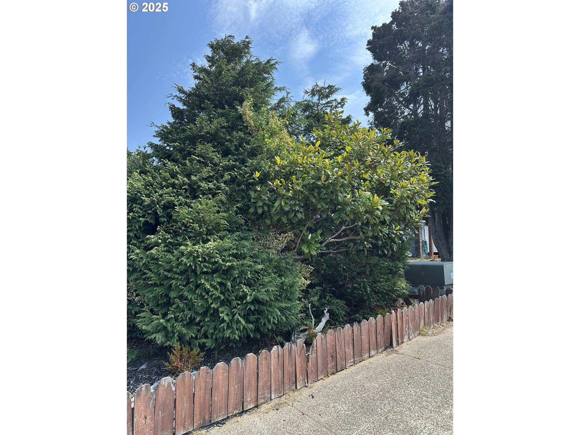 North Bend, OR 97459,2065 HAYES ST