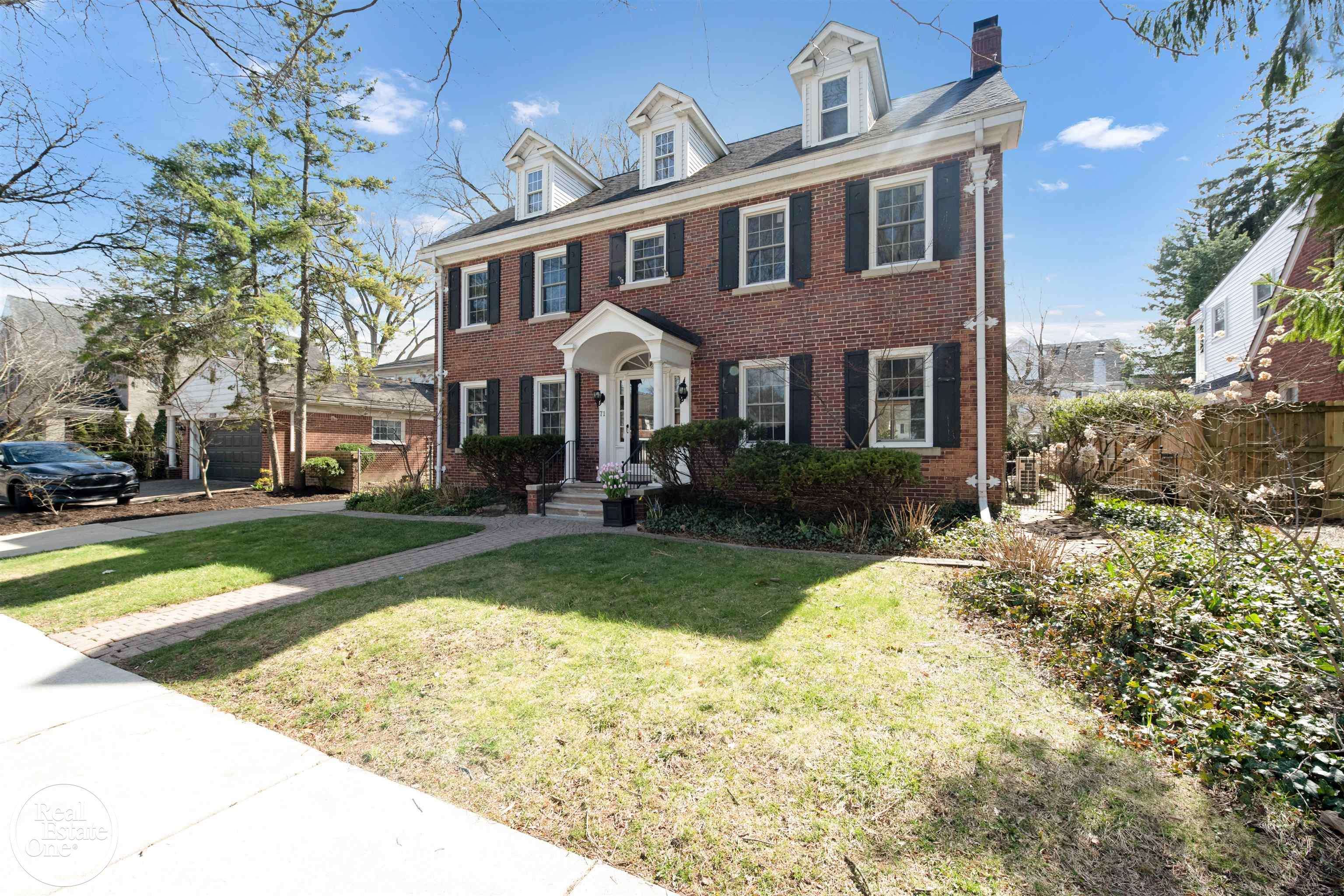 Grosse Pointe Farms, MI 48236,71 Moross RD