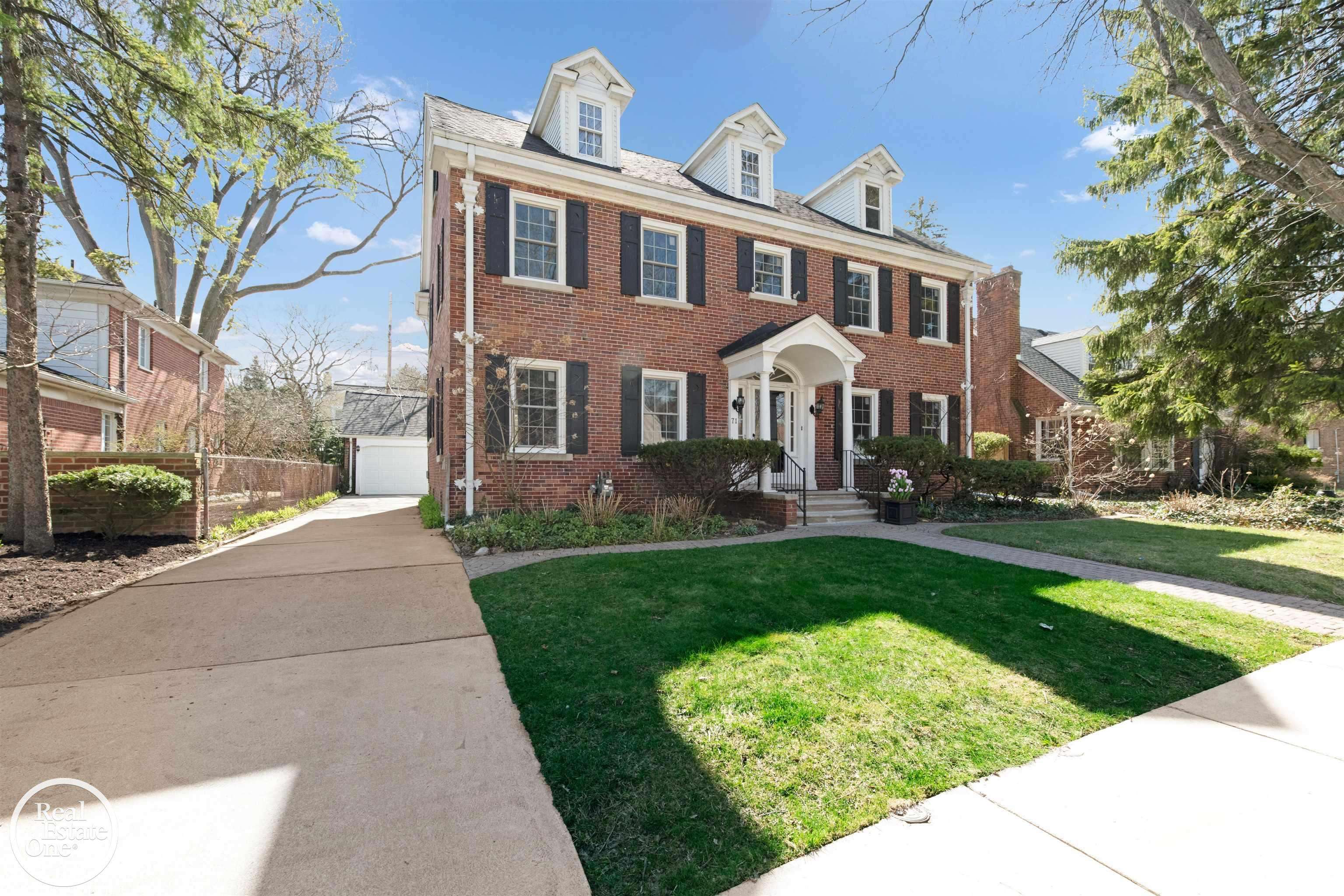 Grosse Pointe Farms, MI 48236,71 Moross RD