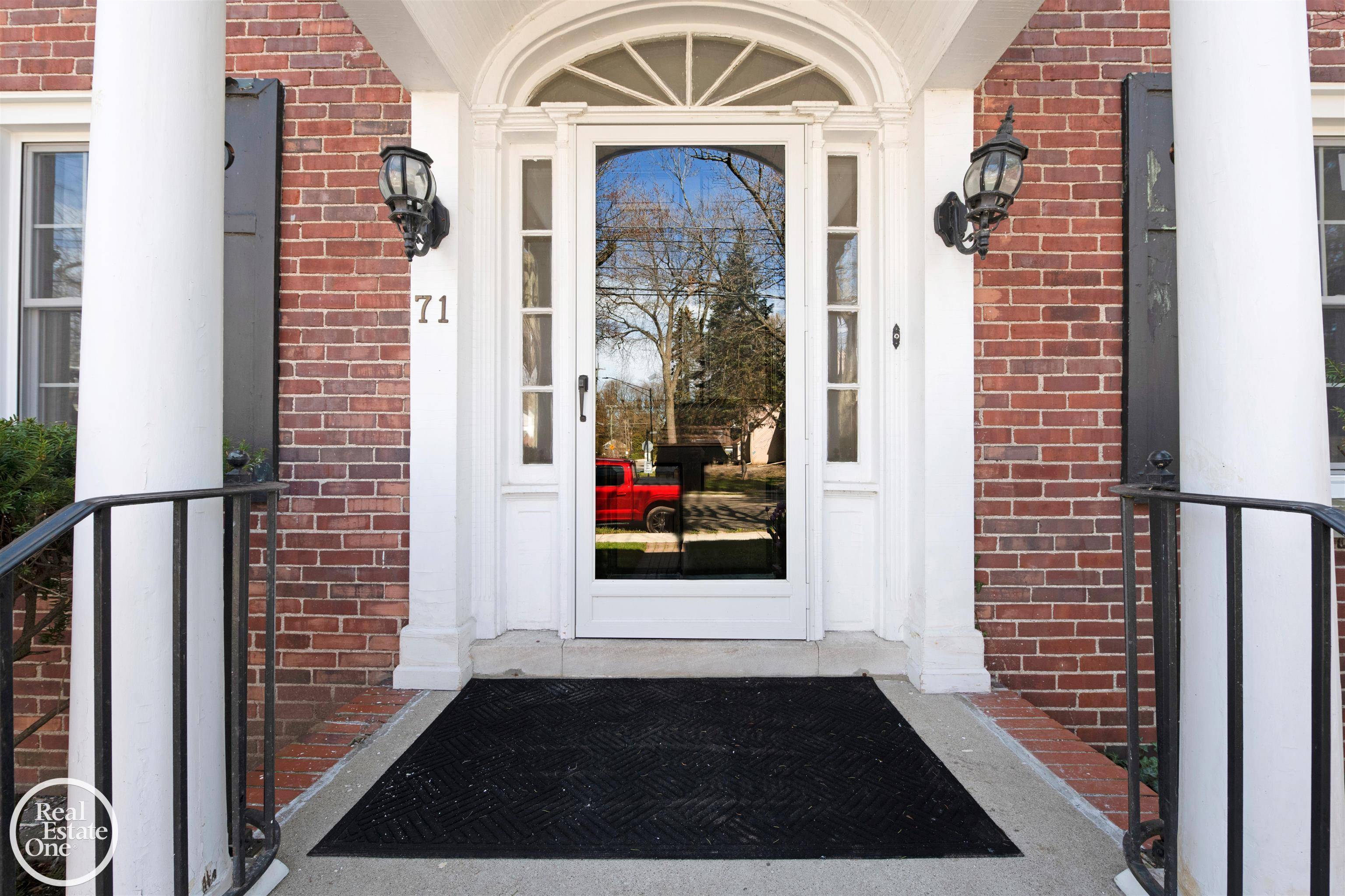 Grosse Pointe Farms, MI 48236,71 Moross RD