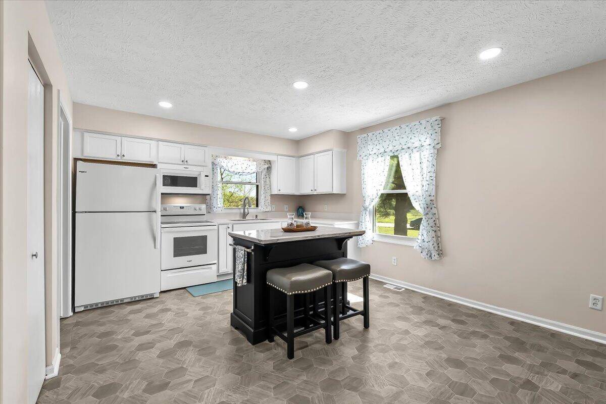 Bath, MI 48808,6979 Howe RD