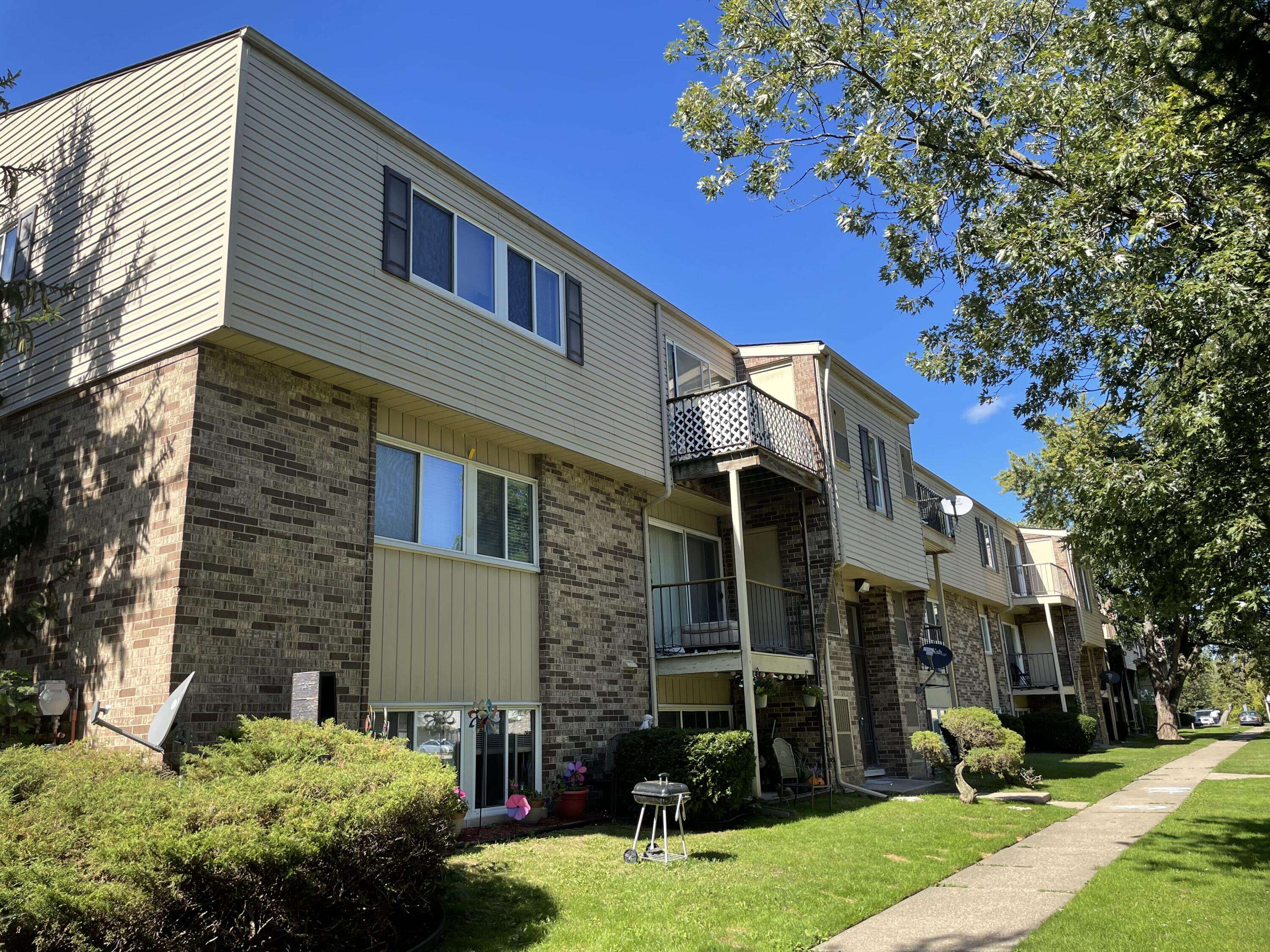 Clinton Twp, MI 48038,38272 FAIRWAY CT