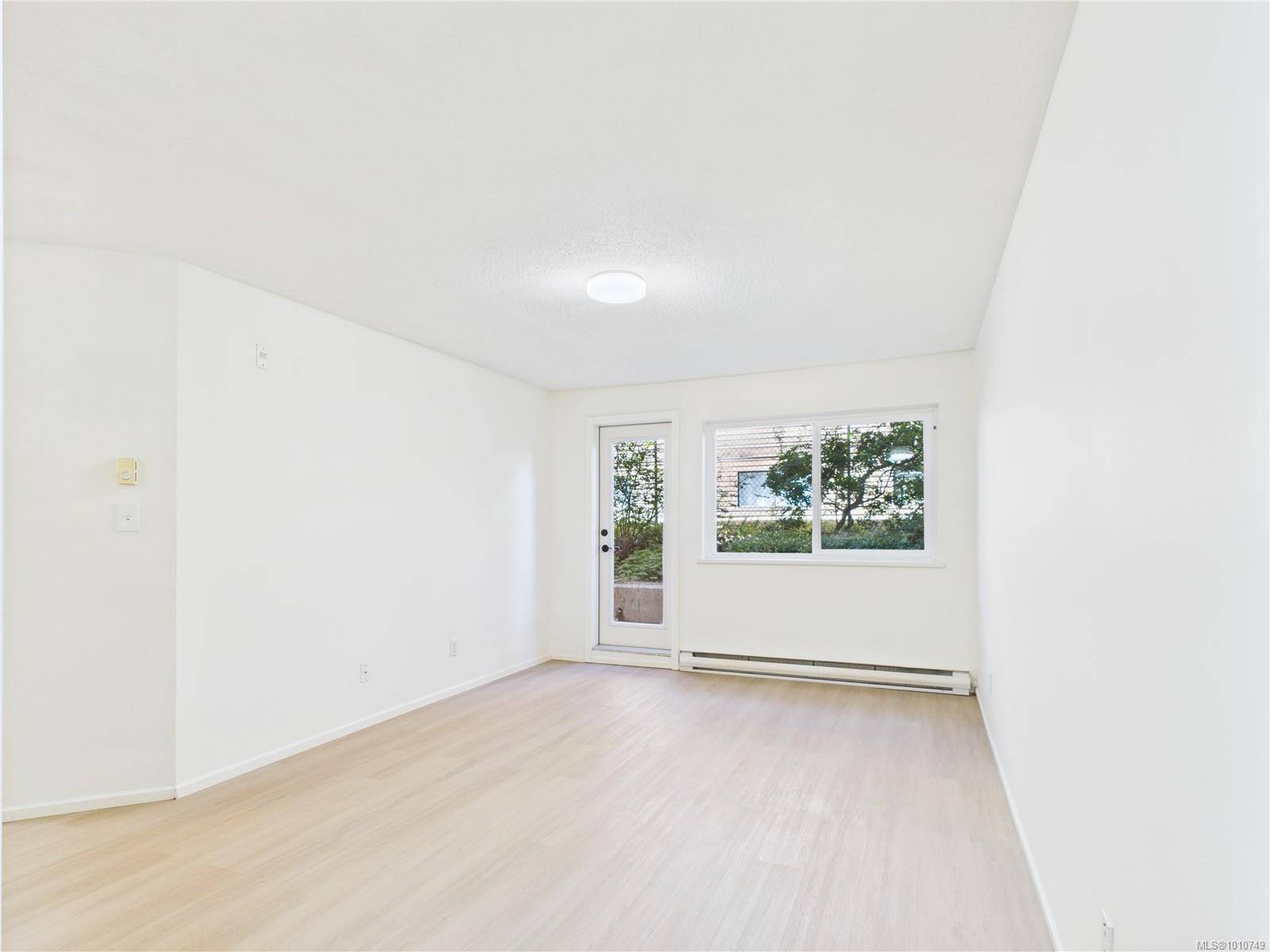 Victoria, BC V8T 1A8,1028 Balmoral Rd #102