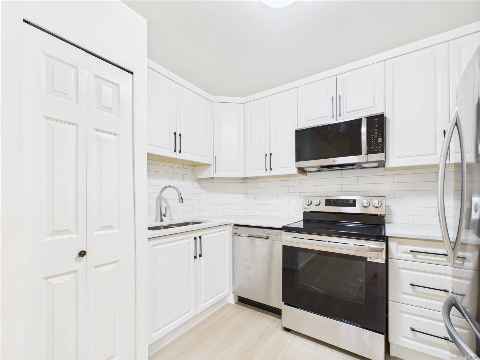 Victoria, BC V8T 1A8,1028 Balmoral Rd #102