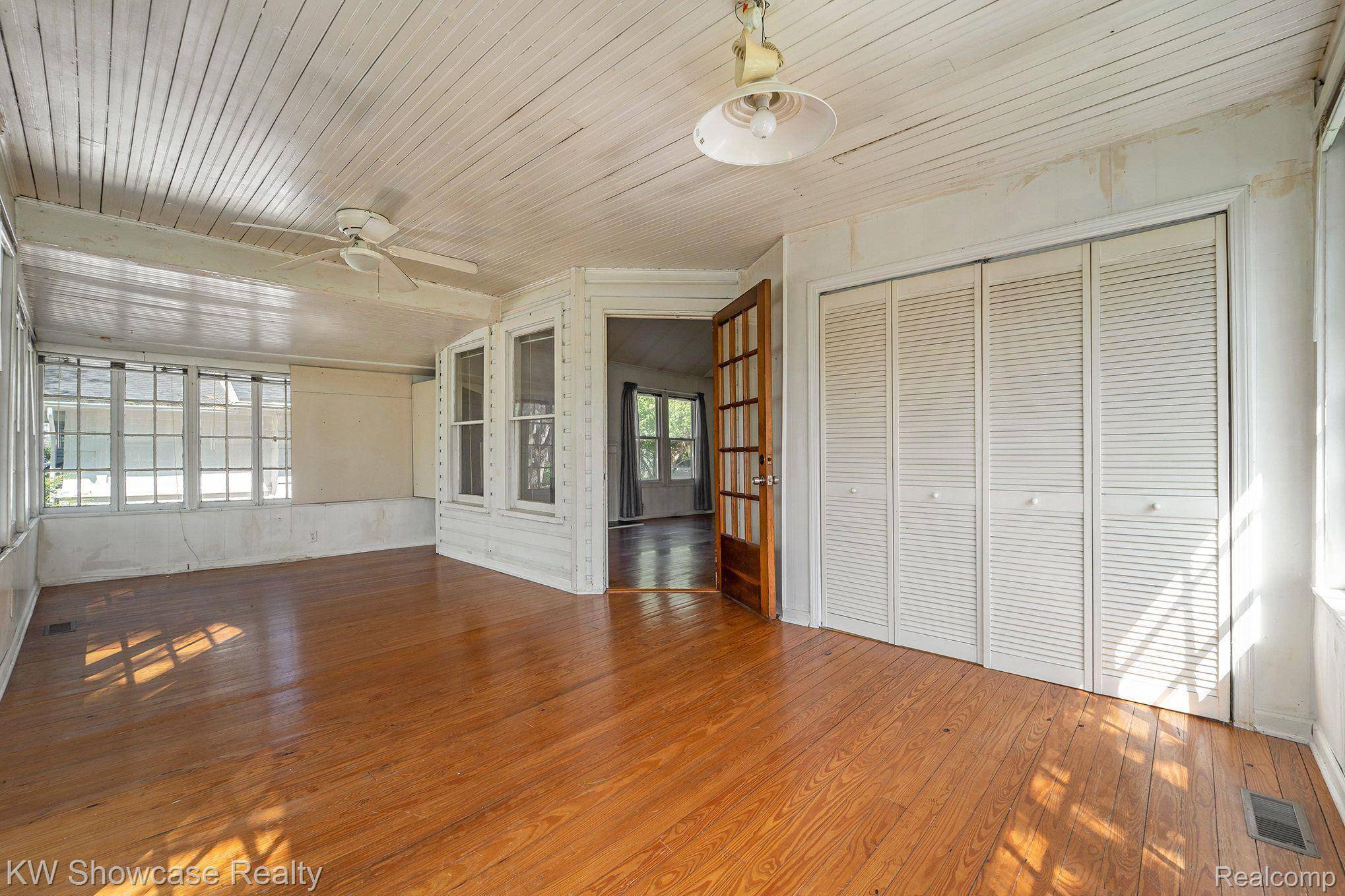 Keego Harbor, MI 48320,3076 PORTMAN ST