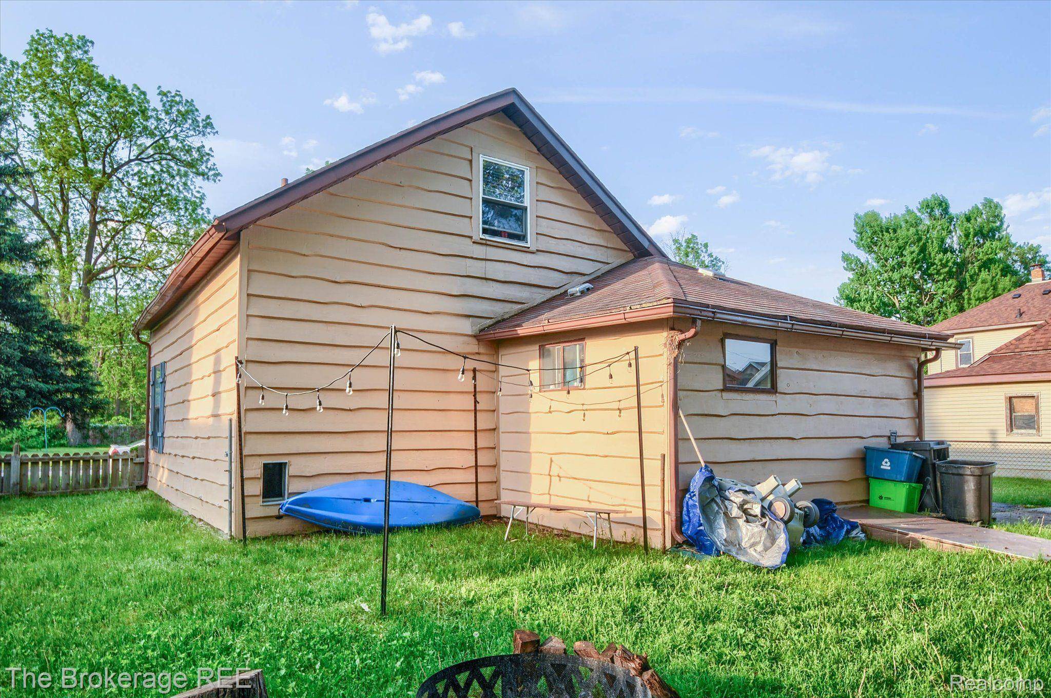 Clio, MI 48420,207 DARROW ST