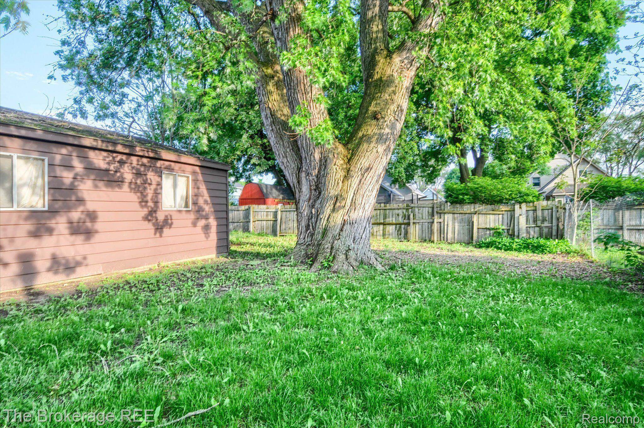 Clio, MI 48420,207 DARROW ST