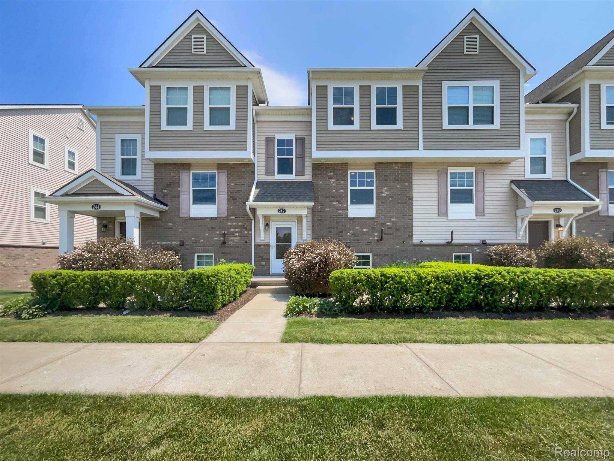 Wixom, MI 48393,242 CENTER BLVD