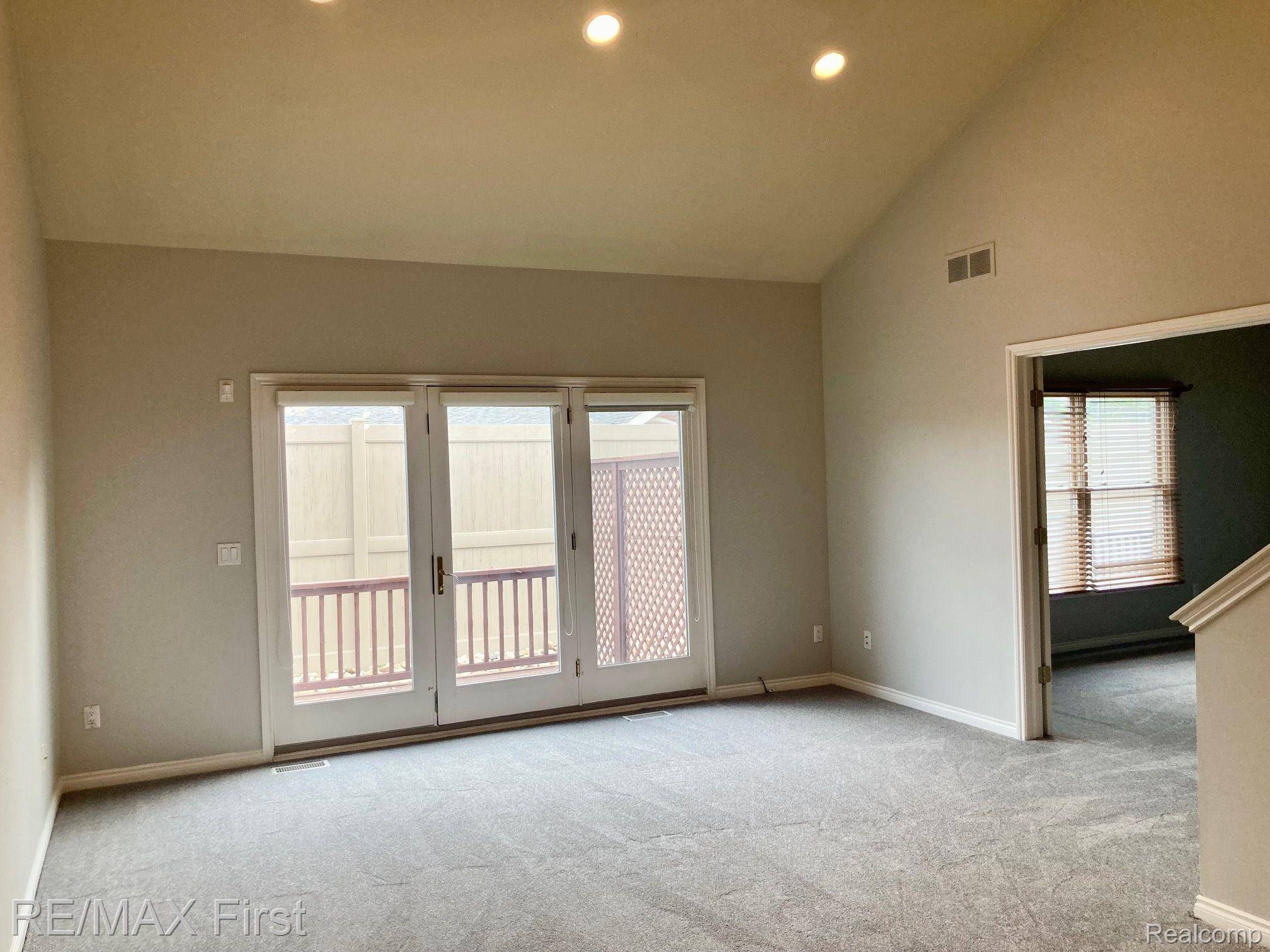 Royal Oak, MI 48073,3319 Nell Rose CT