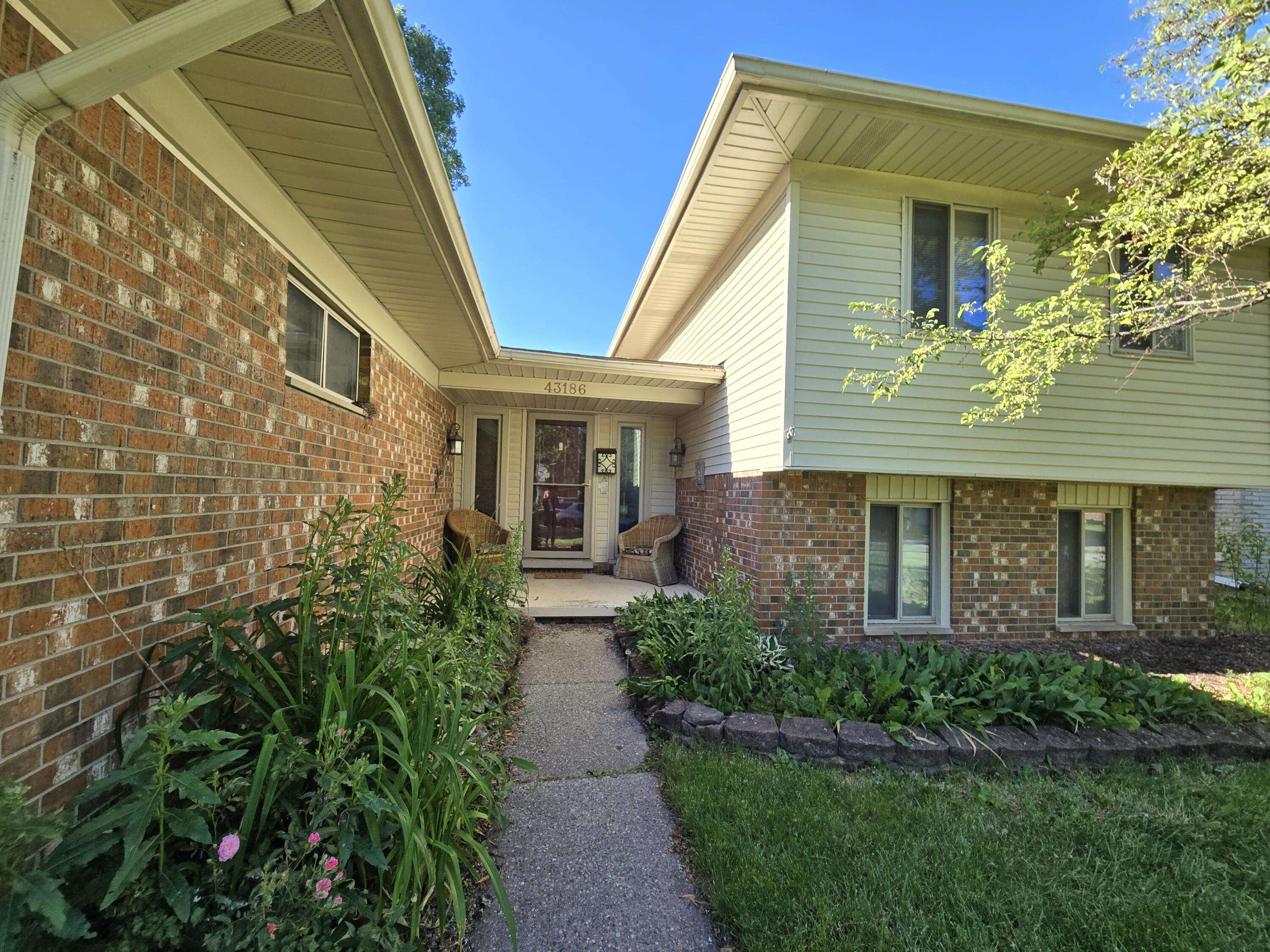 Canton, MI 48187,43186 Washington WAY