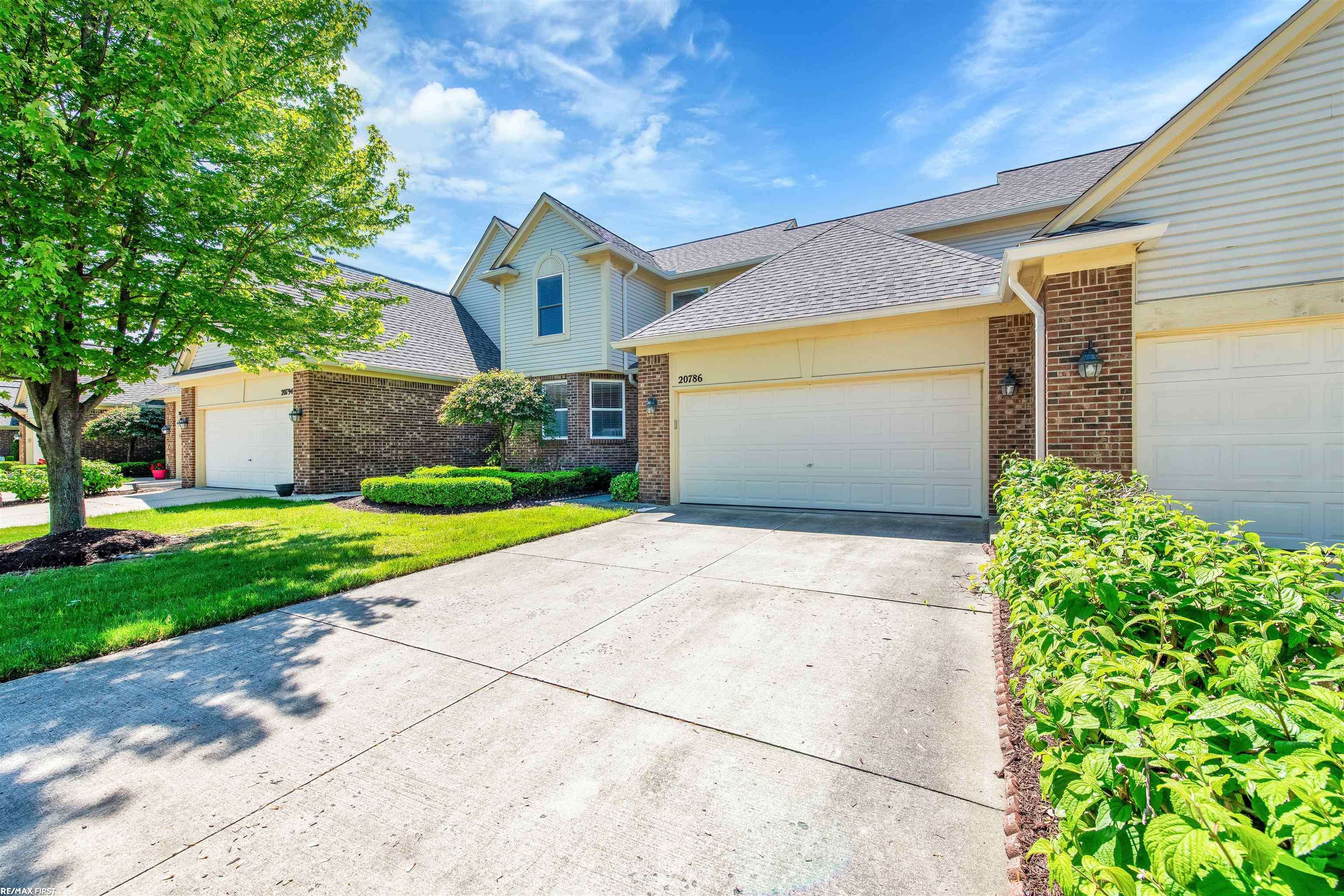 Macomb Twp, MI 48044,20786 KENMARE DR