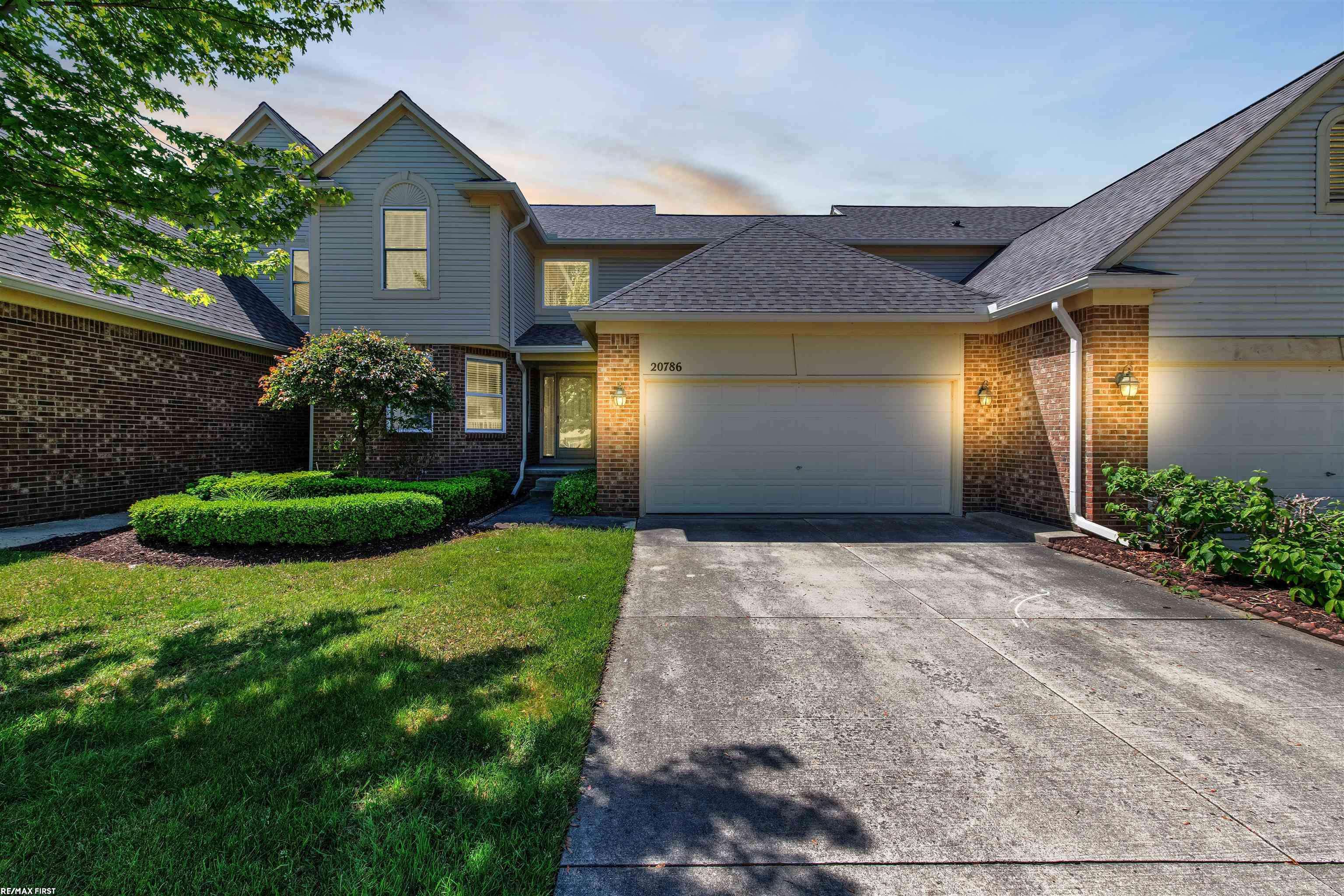 Macomb Twp, MI 48044,20786 KENMARE DR