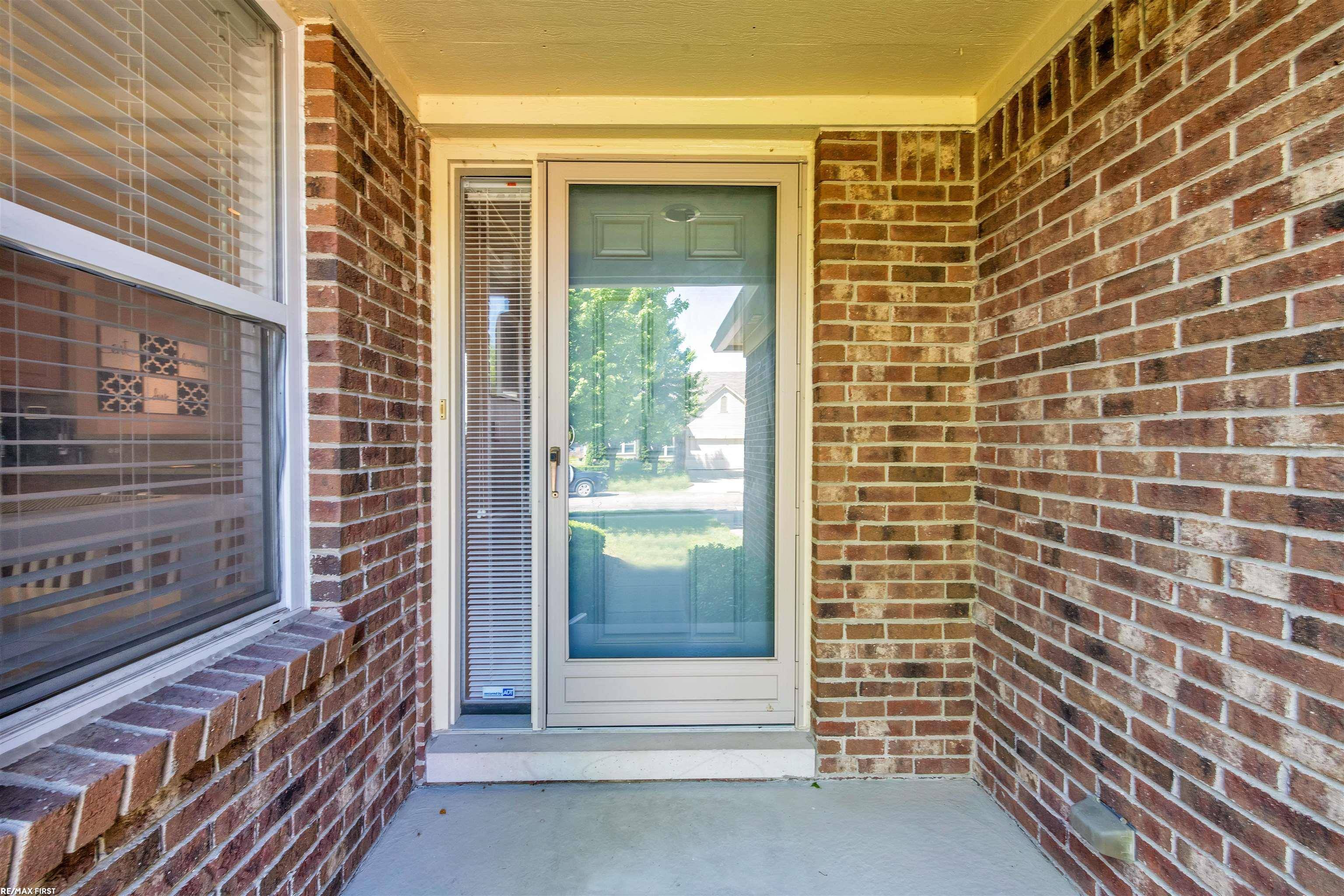 Macomb Twp, MI 48044,20786 KENMARE DR