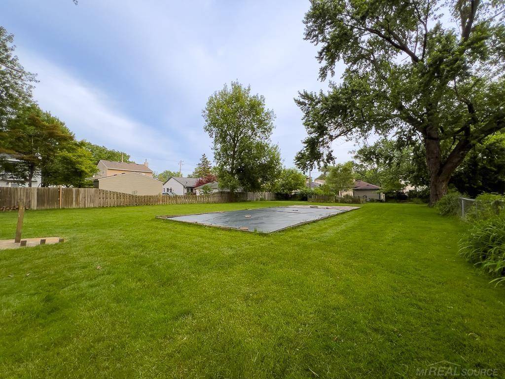 Clawson, MI 48017,342 Hendrickson BLVD