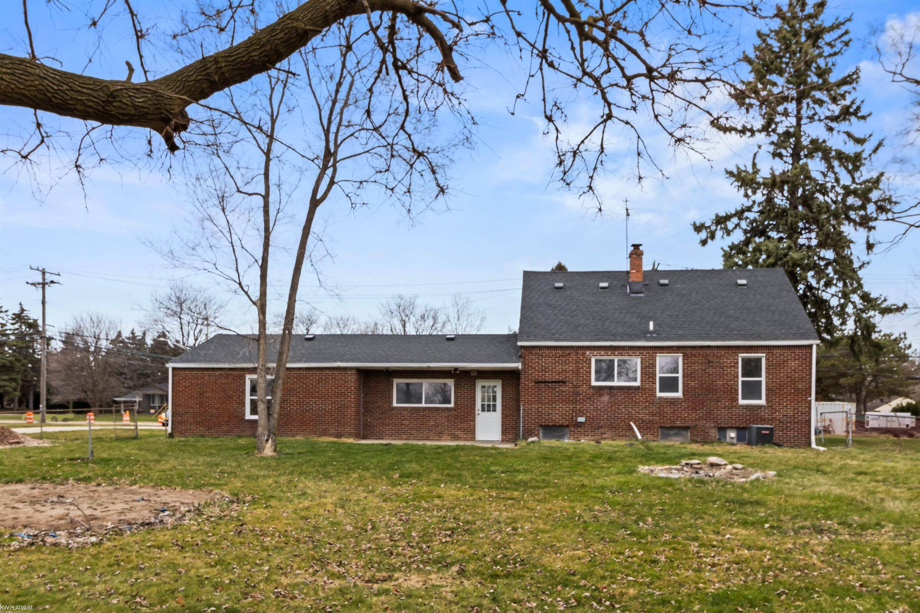 Sterling Heights, MI 48312,14760 15 Mile RD