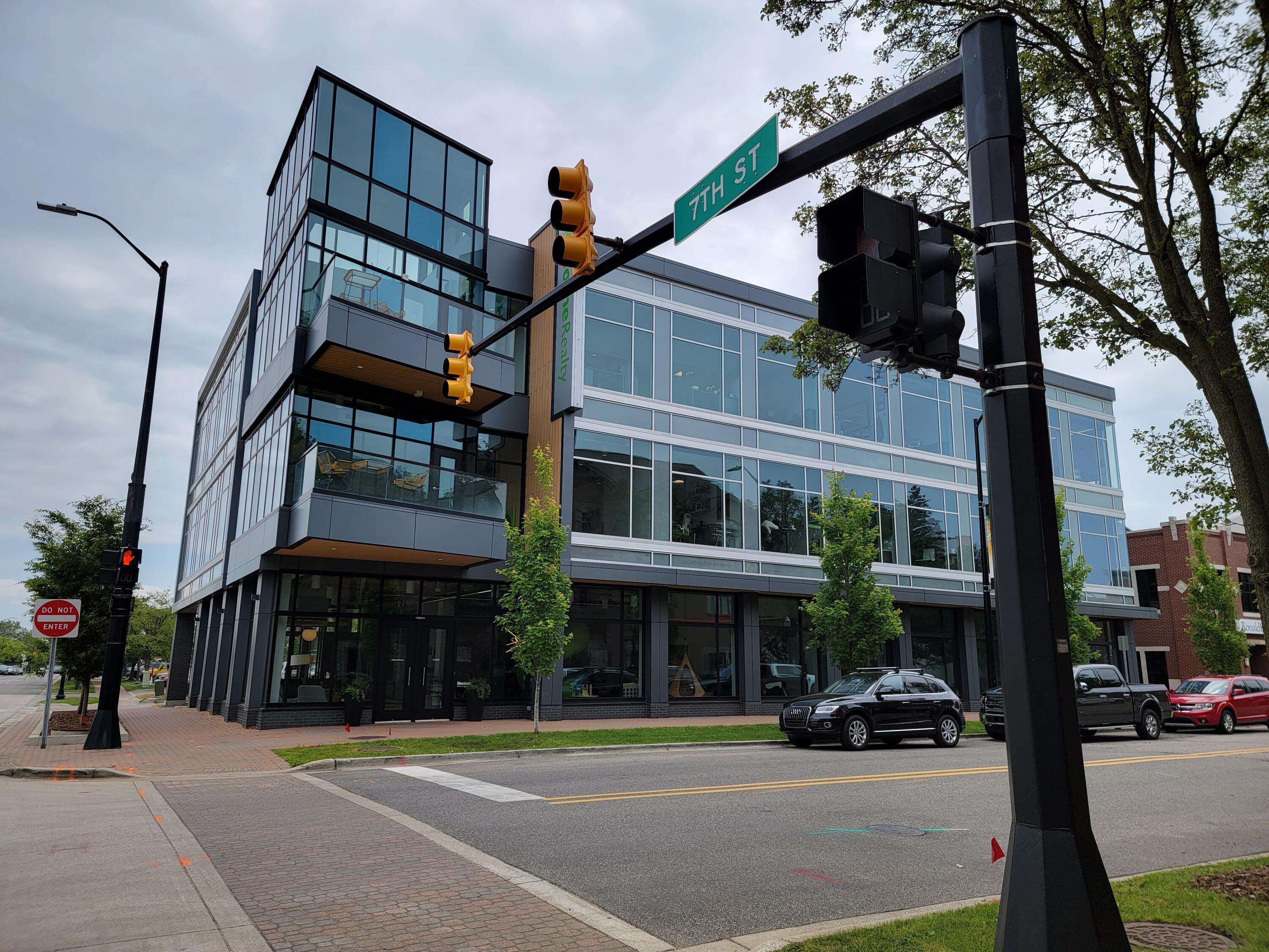 Holland, MI 49423,171 College AVE #2nd & 3rd Floor