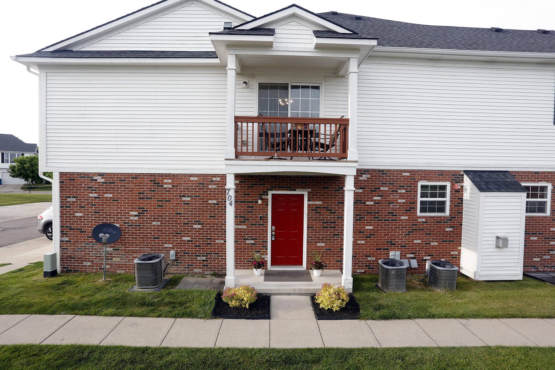 Saline, MI 48176,704 Riversedge