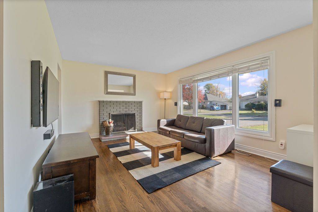 Cityview - Parkwoods Hills - Rideau Shore, ON K2E 5Y3,19 Sunnycrest DR