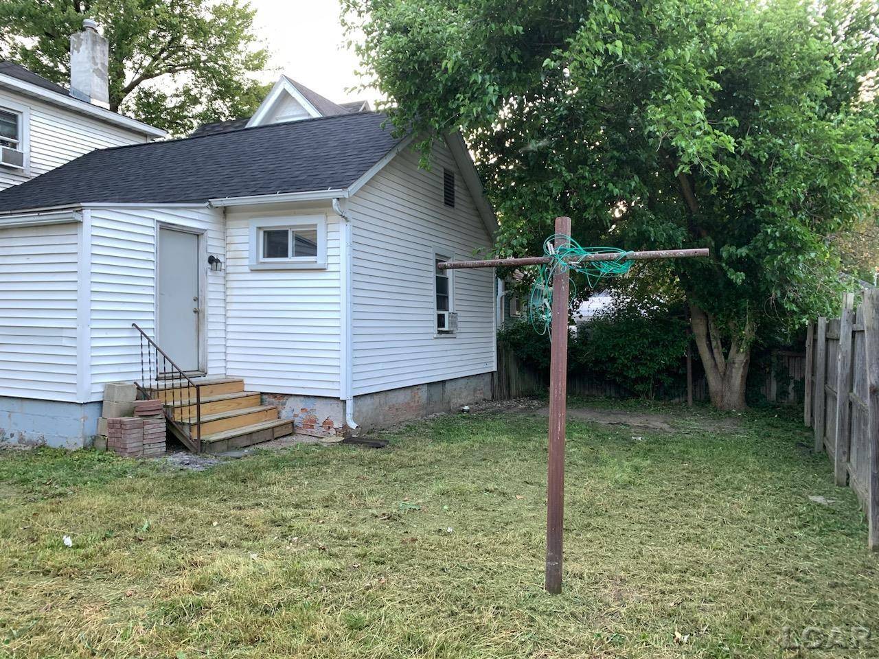 Adrian, MI 49221,905 E Front ST