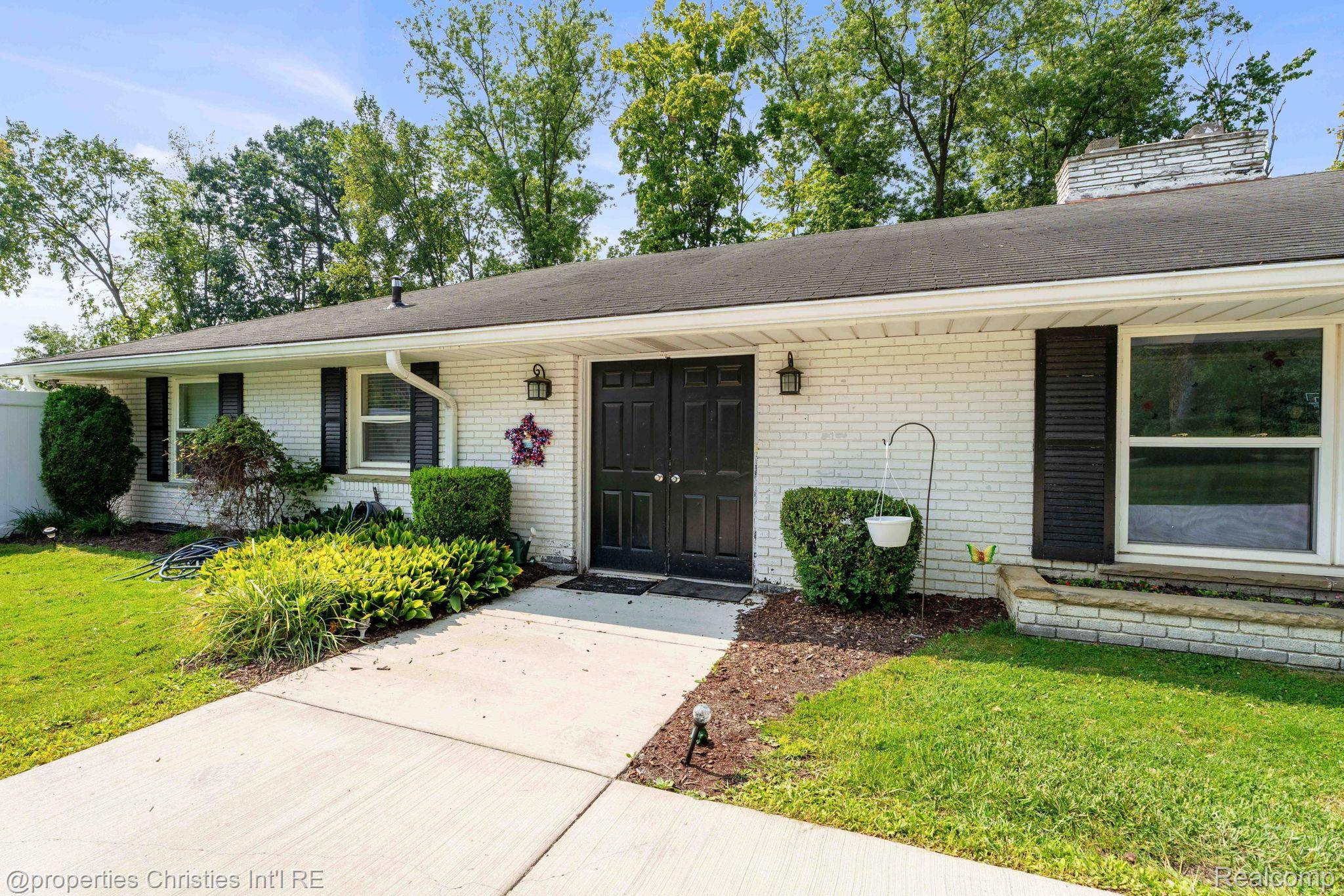 Beverly Hills, MI 48025,31111 Lahser RD