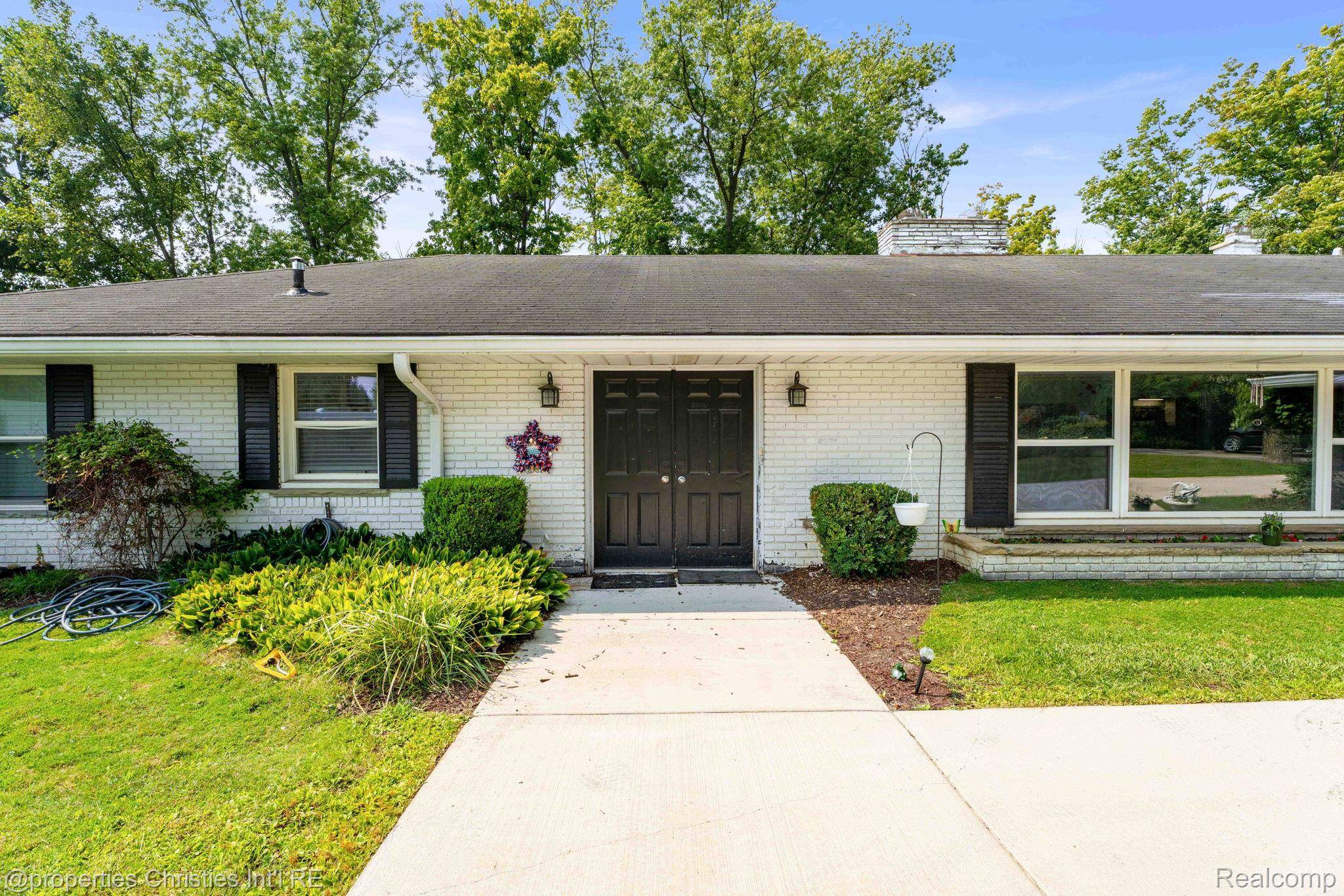 Beverly Hills, MI 48025,31111 Lahser RD