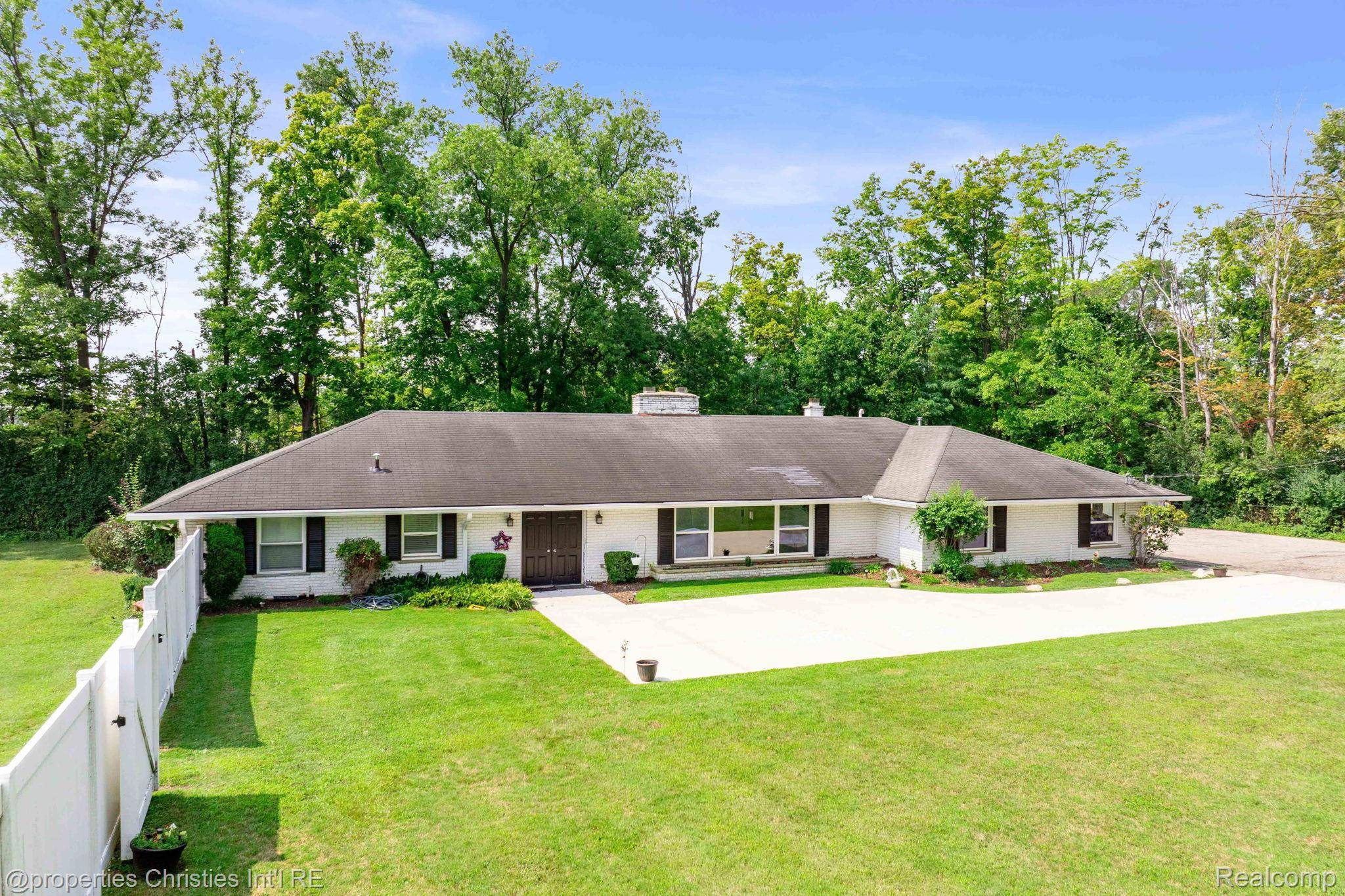 Beverly Hills, MI 48025,31111 Lahser RD