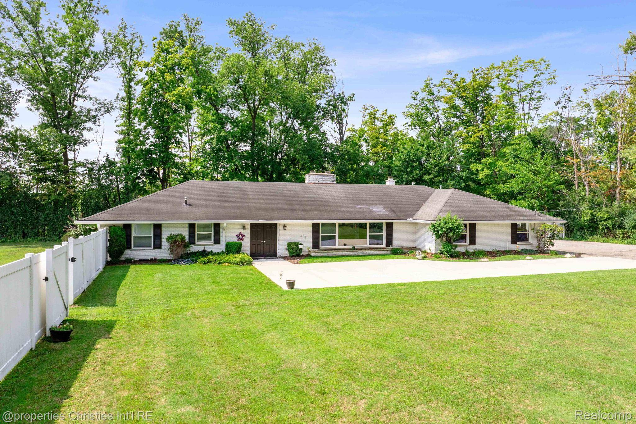 Beverly Hills, MI 48025,31111 Lahser RD