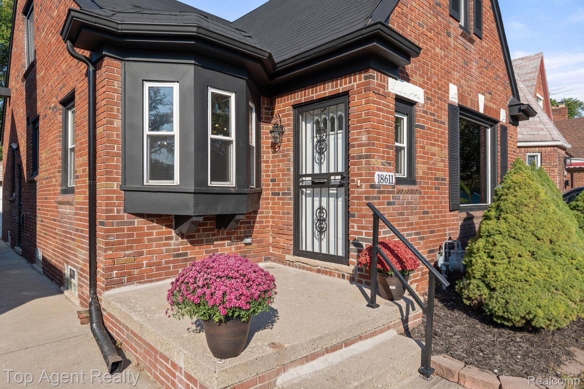 Detroit, MI 48221,18611 Monica ST