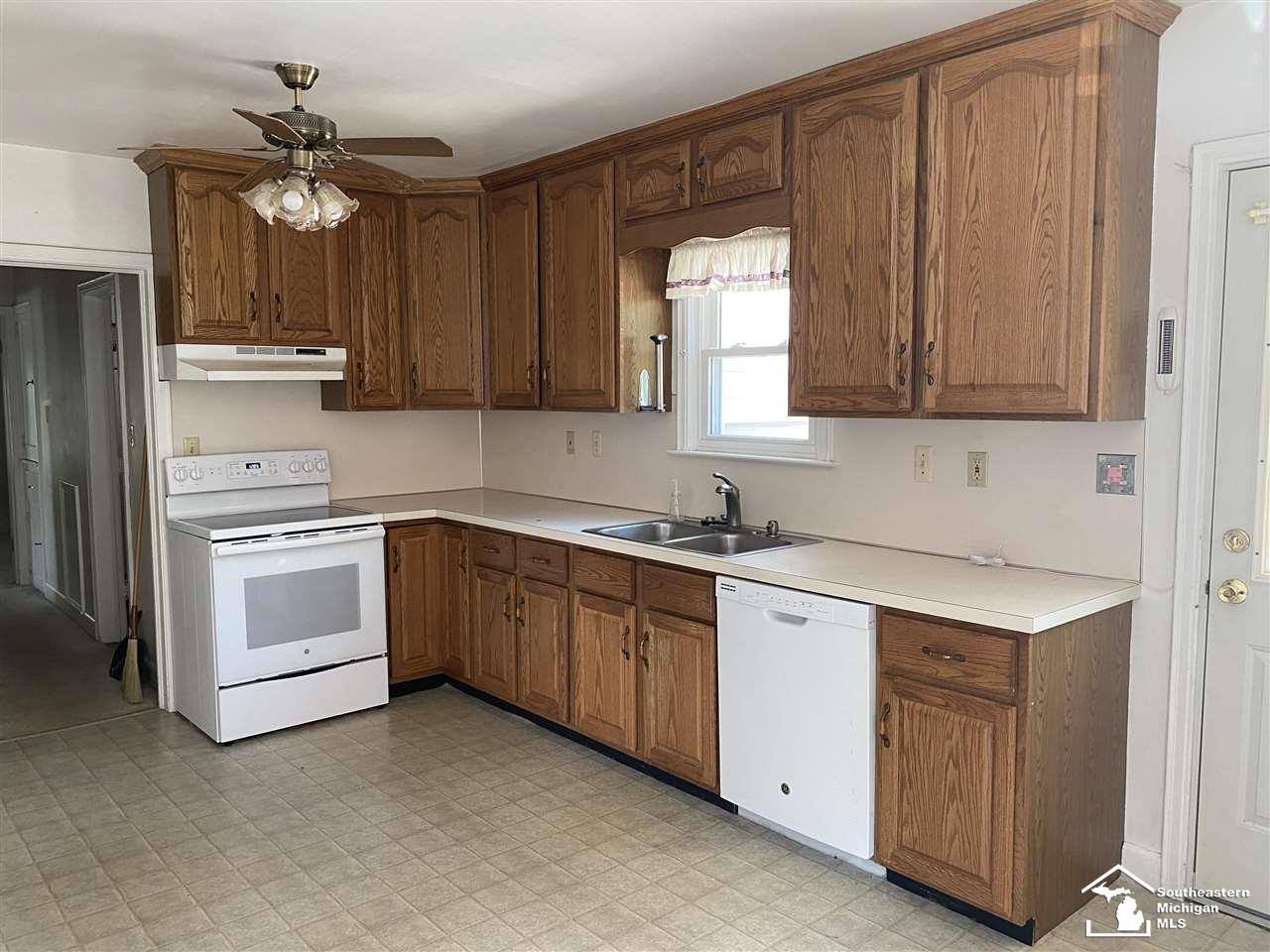 Carleton, MI 48117,1424 Monroe ST