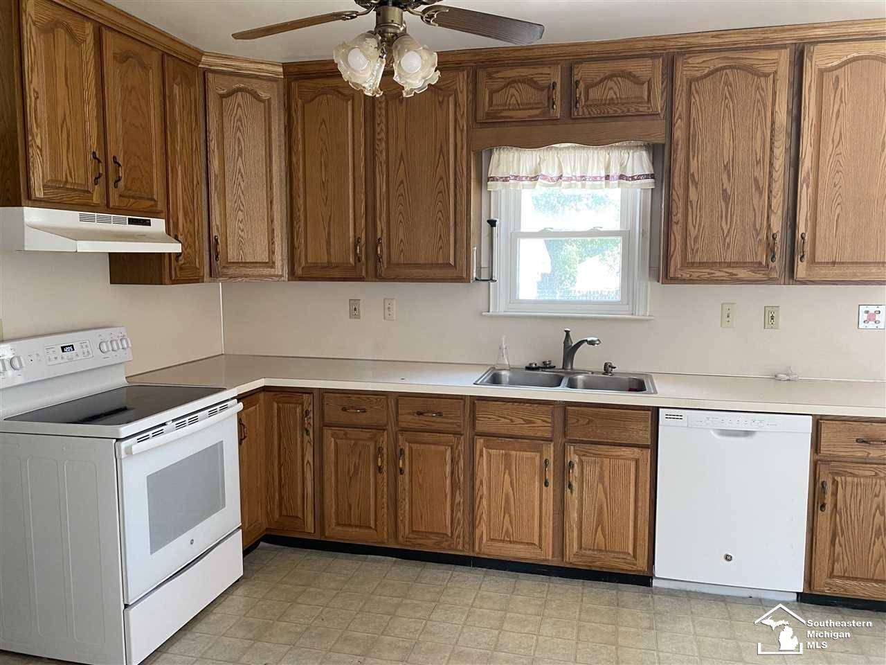 Carleton, MI 48117,1424 Monroe ST