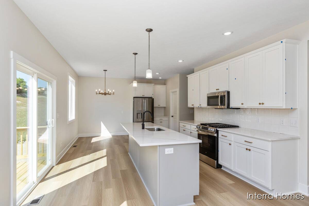 Alto, MI 49302,8344 Kettle Oak DR SE