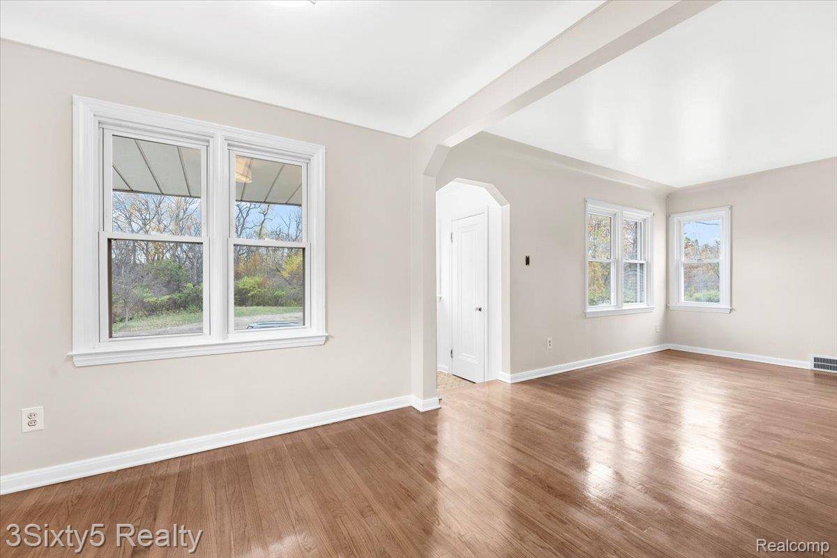 Inkster, MI 48141,26566 N River Park DR