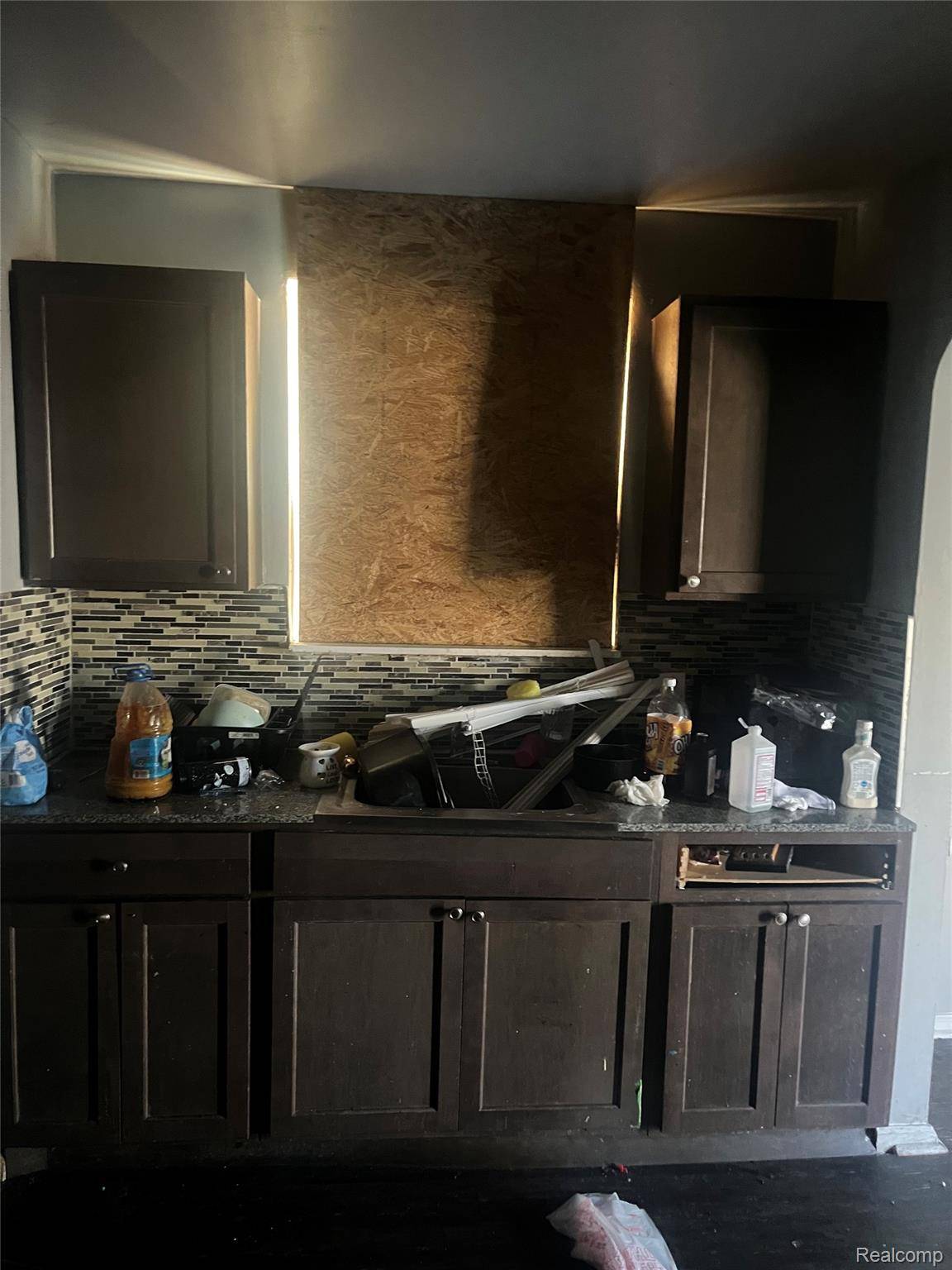 Detroit, MI 48205,13882 Fairmount DR