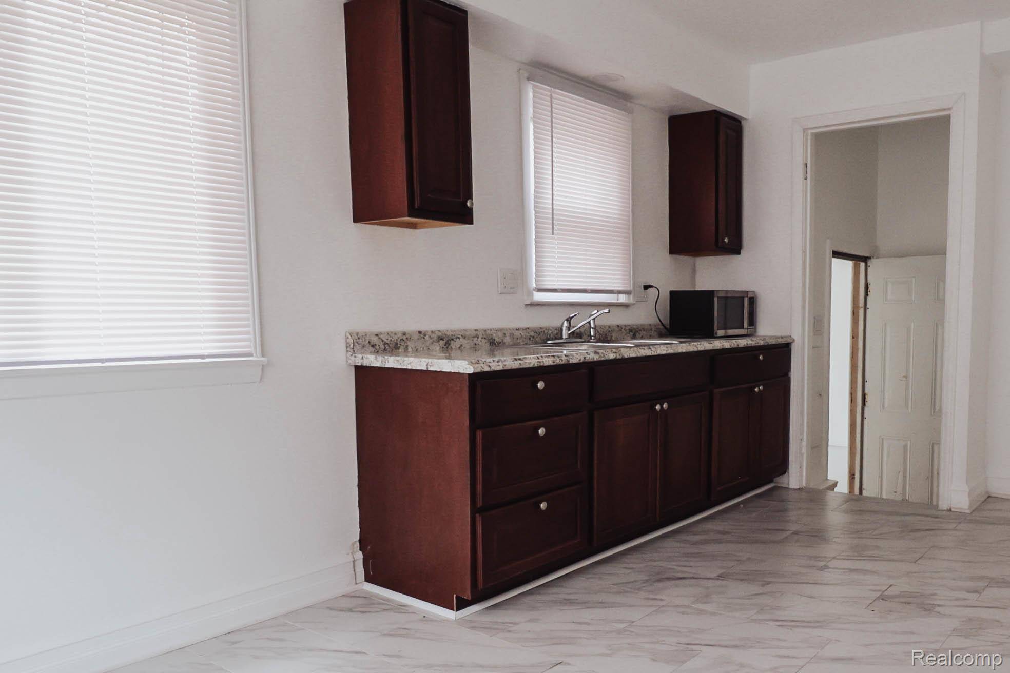 Detroit, MI 48219,18434 Wormer ST