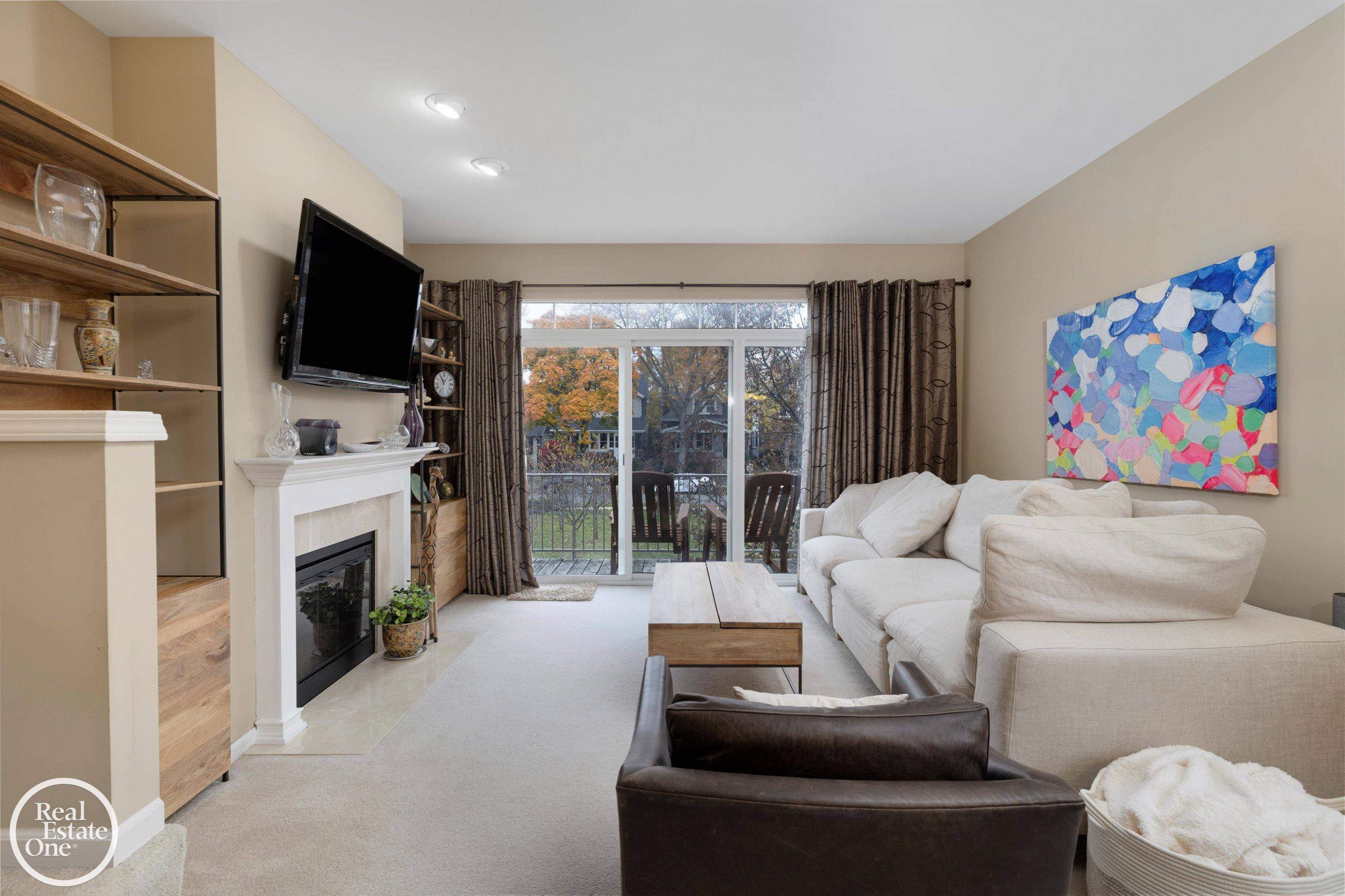 Grosse Pointe Park, MI 48230,1048 Lakepointe ST