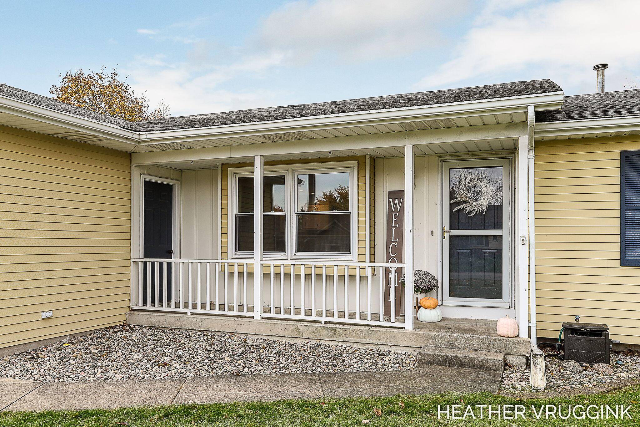 Jenison, MI 49428,2072 Oak Hollow DR